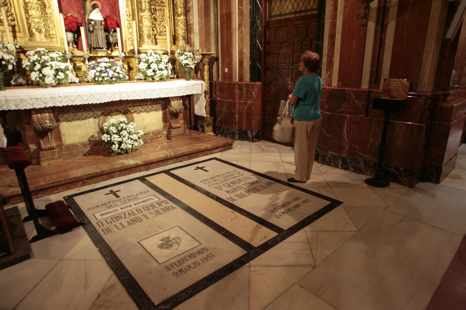 Imagen de archivo de la tumba de Queipo de Llano y su mujer en la Basílica de la Macarena.