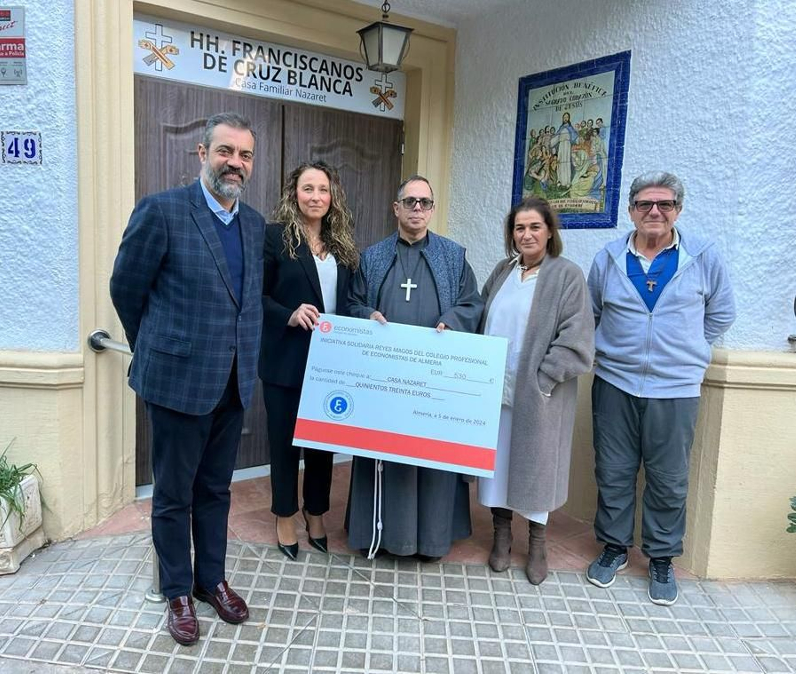 Entrega de la donación a Casa Nazaret.
