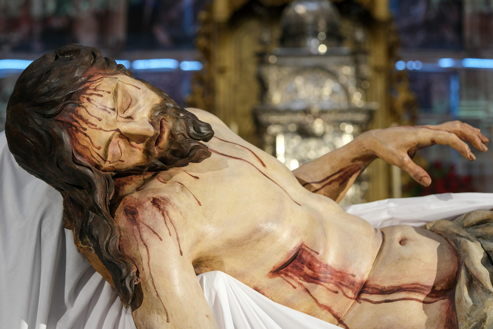 Cristo Yacente, obra de Pedro Roldán de la parroquia del Sagrario expuesto tras su restauración