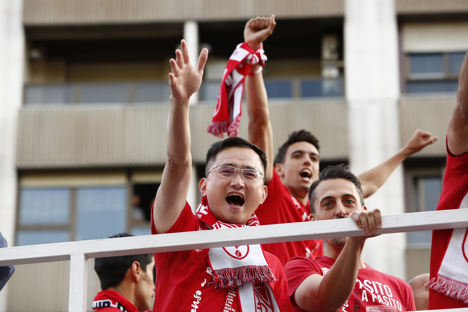 El presidente del Granada CF, Jiang Lizhang, ayer, durante la celebración del ascenso.