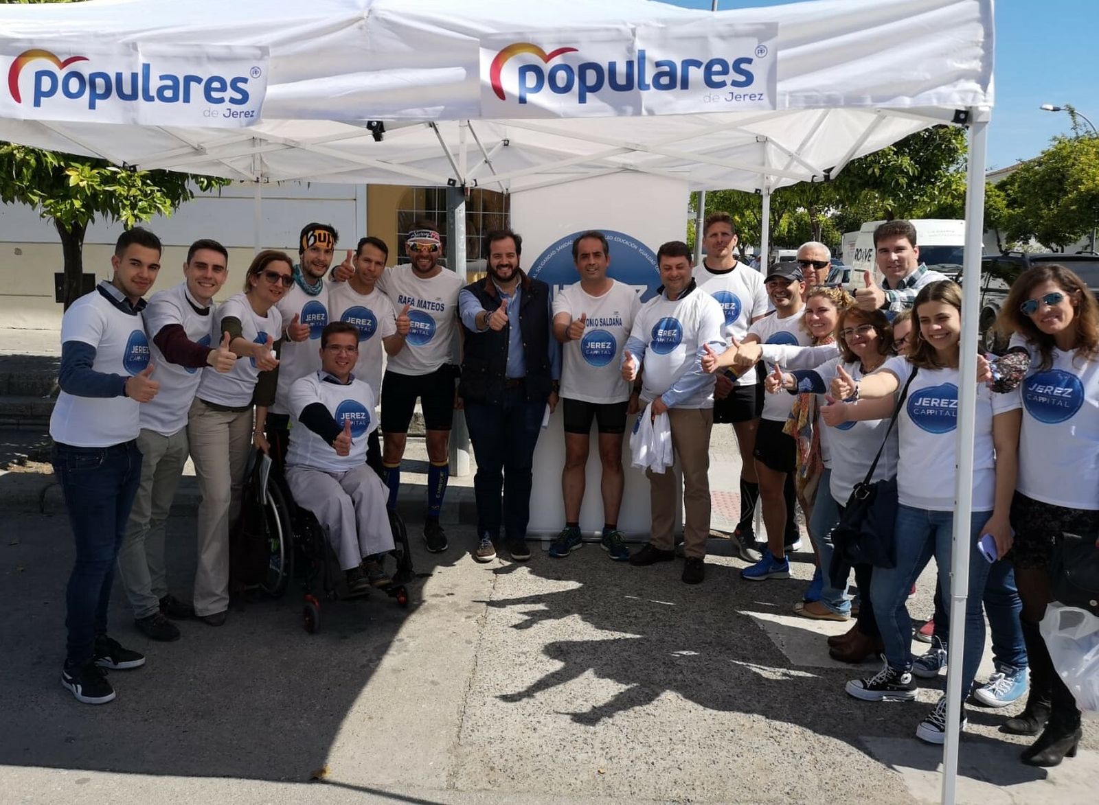 Antonio Saldaña culmina su recorrido a pie por la zona rural en Estella.