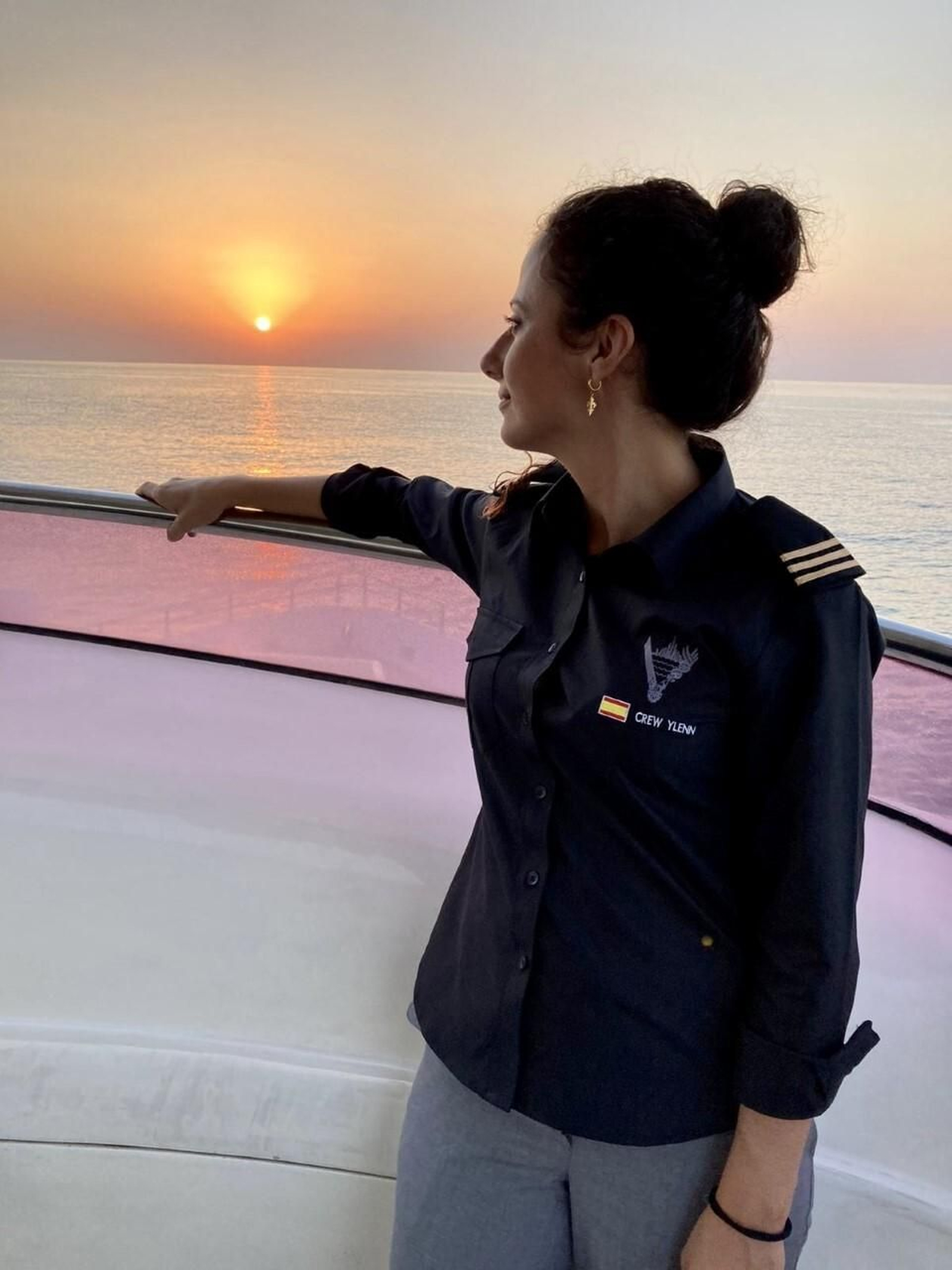 Mercedes Cárdenas en el yate en el que trabajó en Dubai.