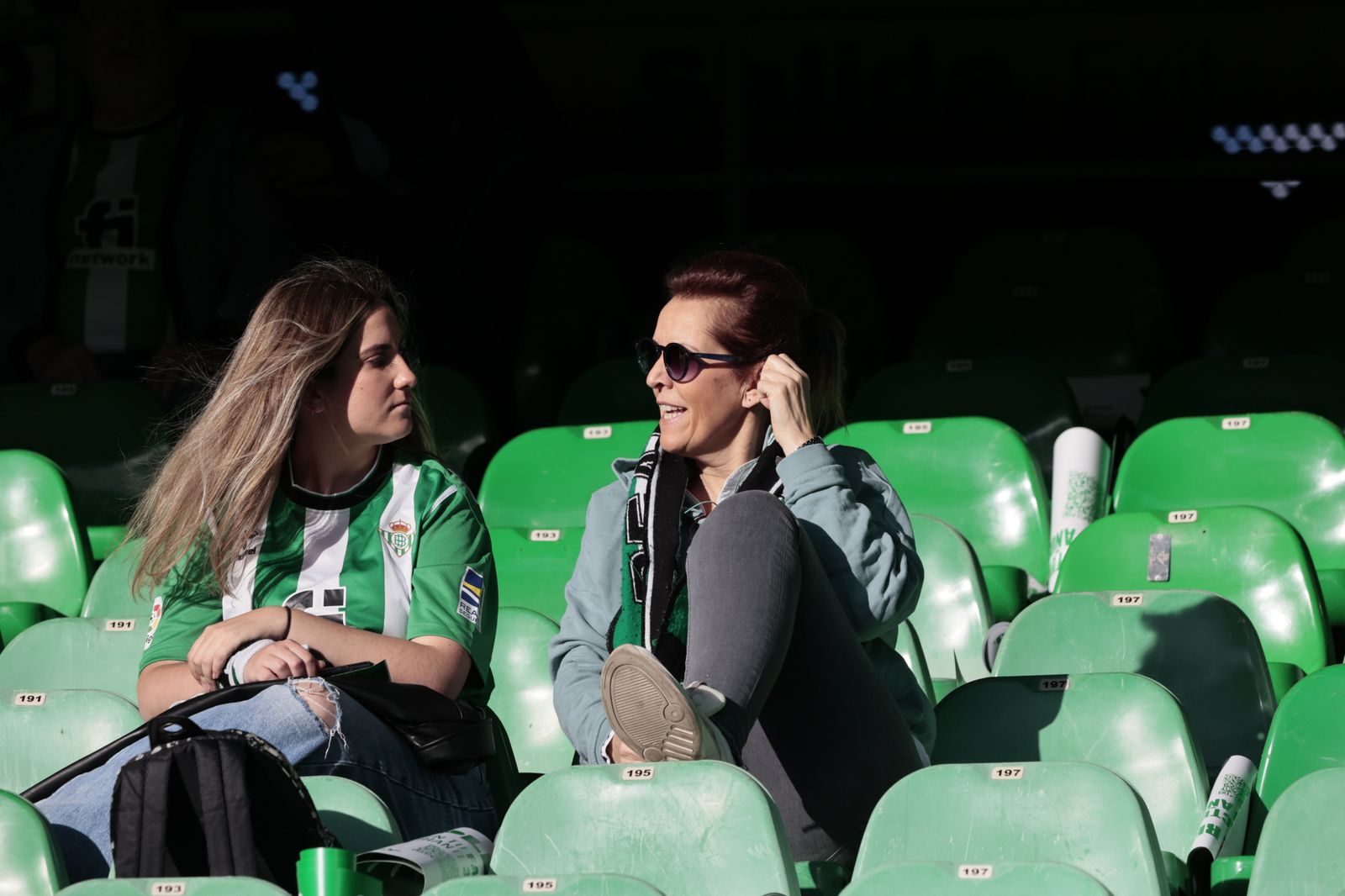 Buscáte en las gradas del Villamarín