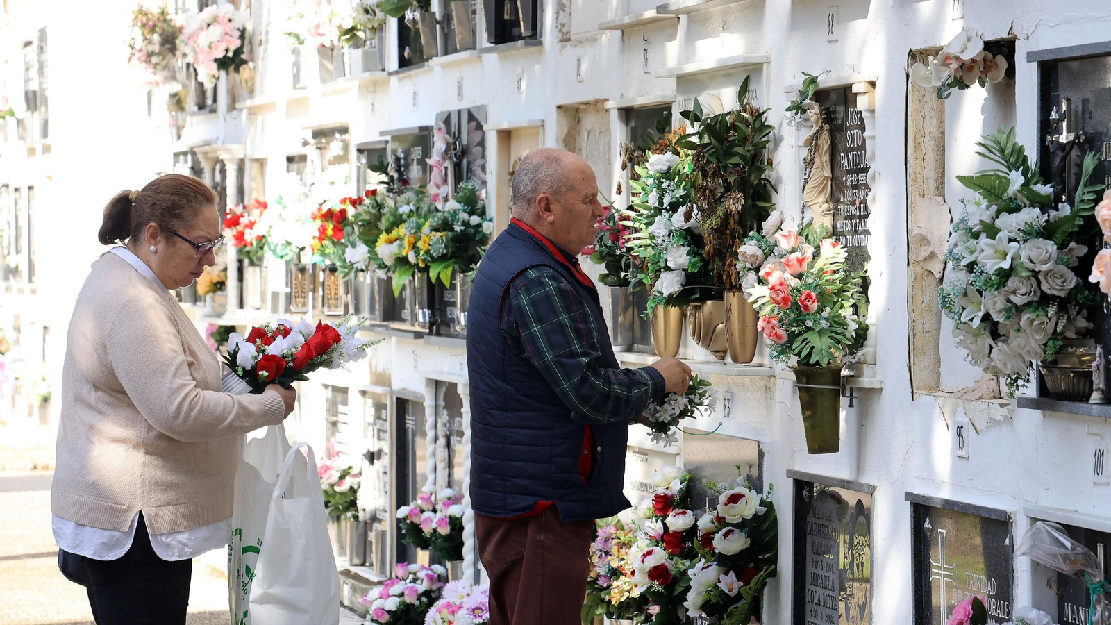 Imágenes del cementerio de Jerez en el Día de los Fieles Difuntos