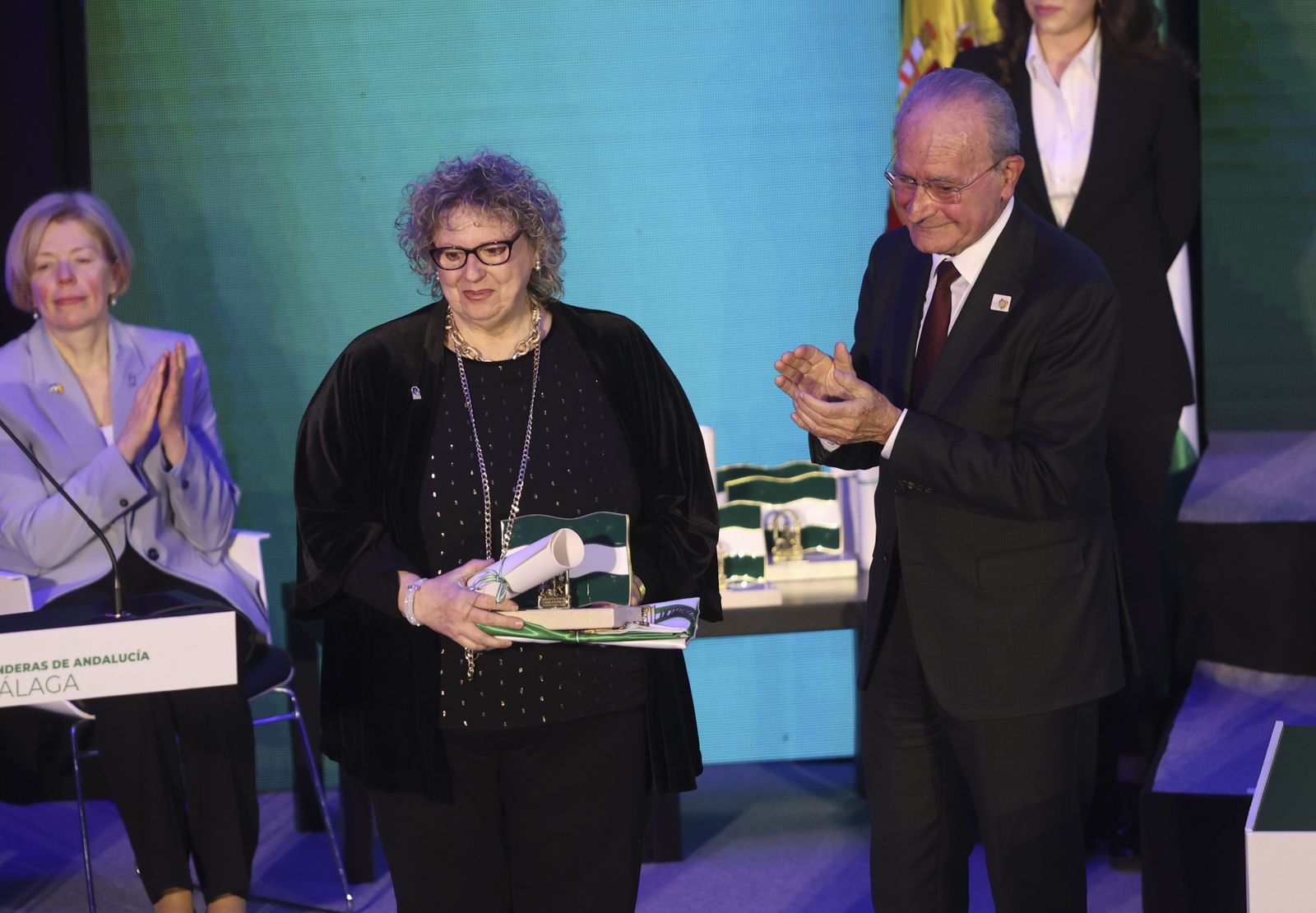 Las fotos de la entrega de las Banderas por el 28-F en Málaga