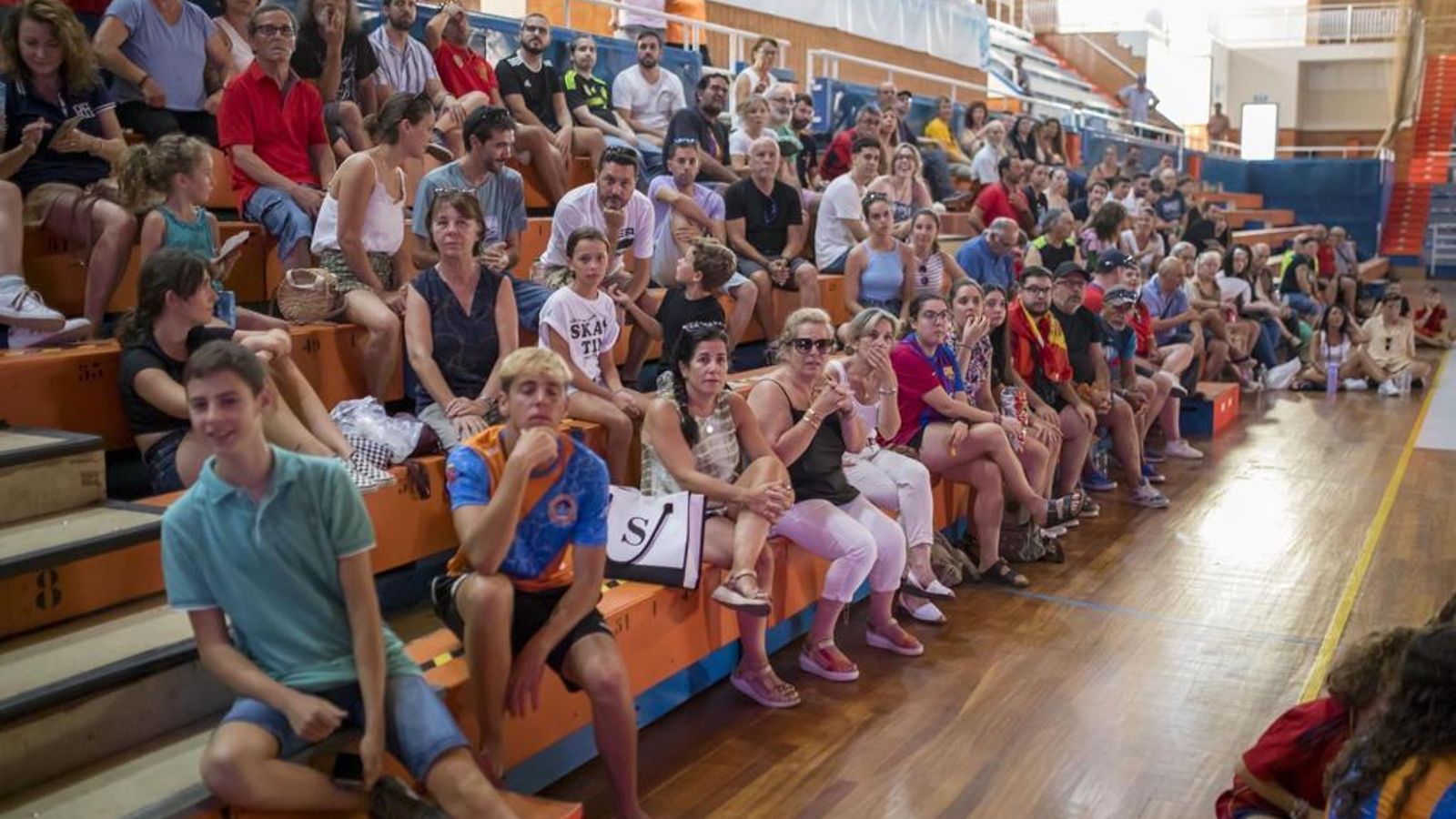 Jovenes y mayores han disfrutado de la final en el pabellón Andrés Estrada