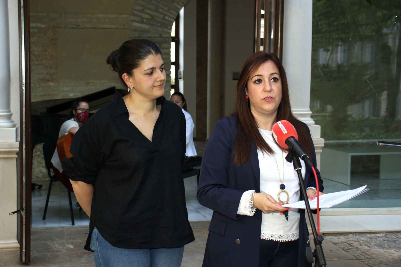 Lourdes Parra y Mamen Galindo.