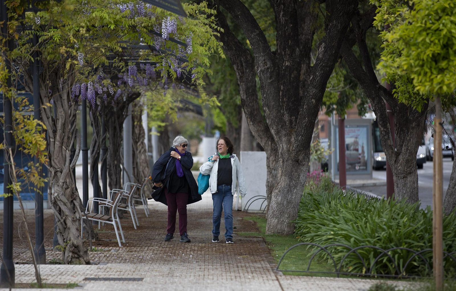 Coronavirus: Las imágenes del segundo día laboral de cuarentena en Sevilla