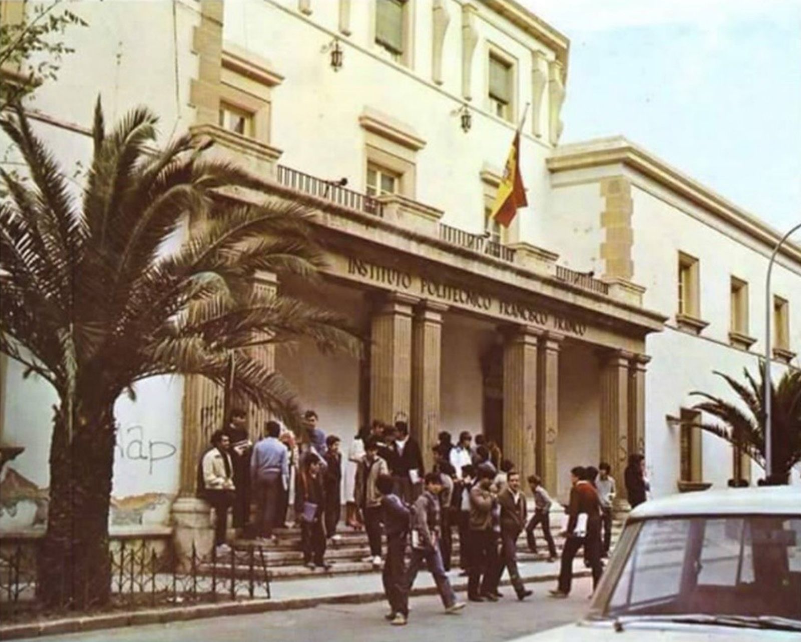 Fachada del Instituto Politécnico Francisco Franco en la década de los 80