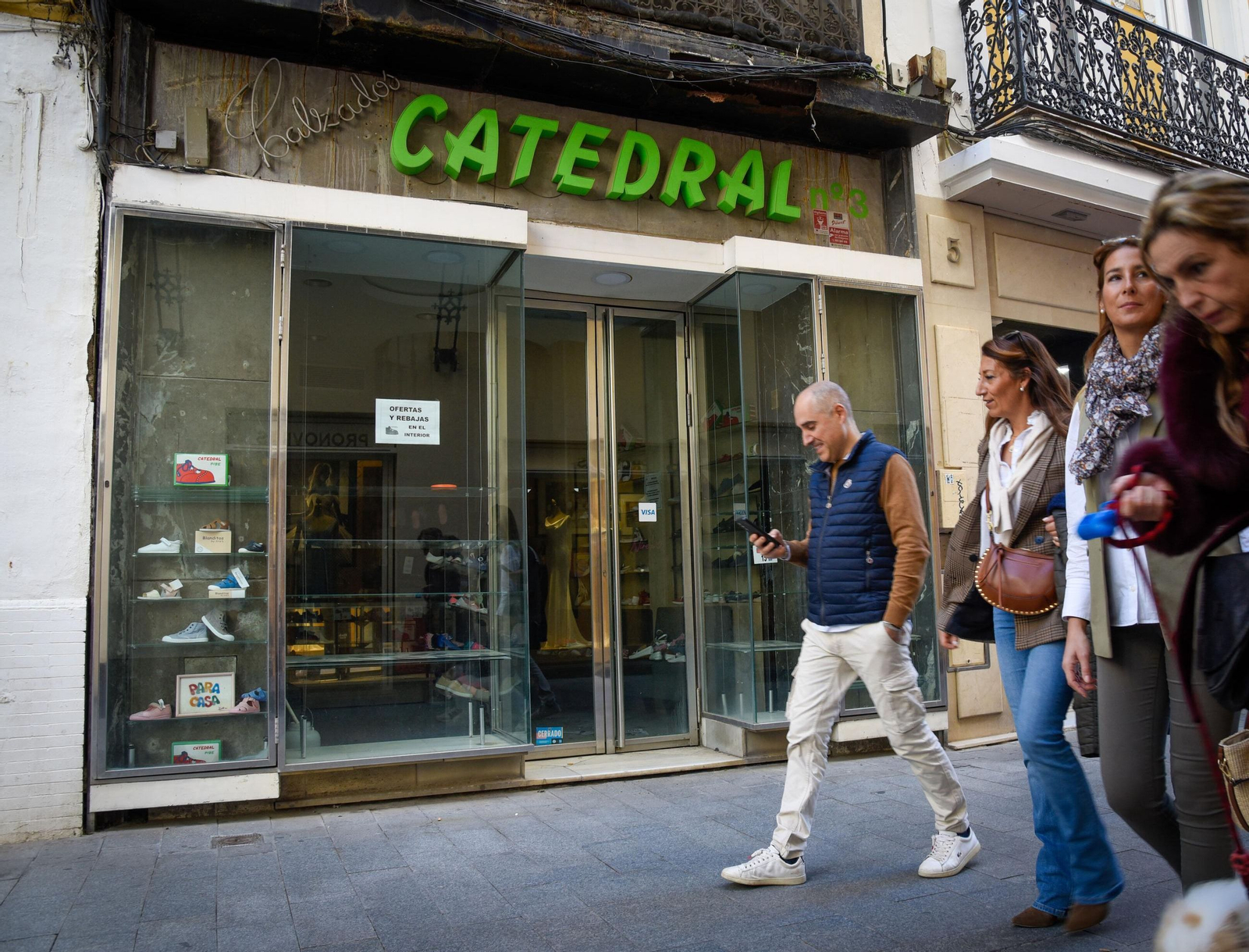 La fachada de Calzados Catedral, en la calle Cerrajería.