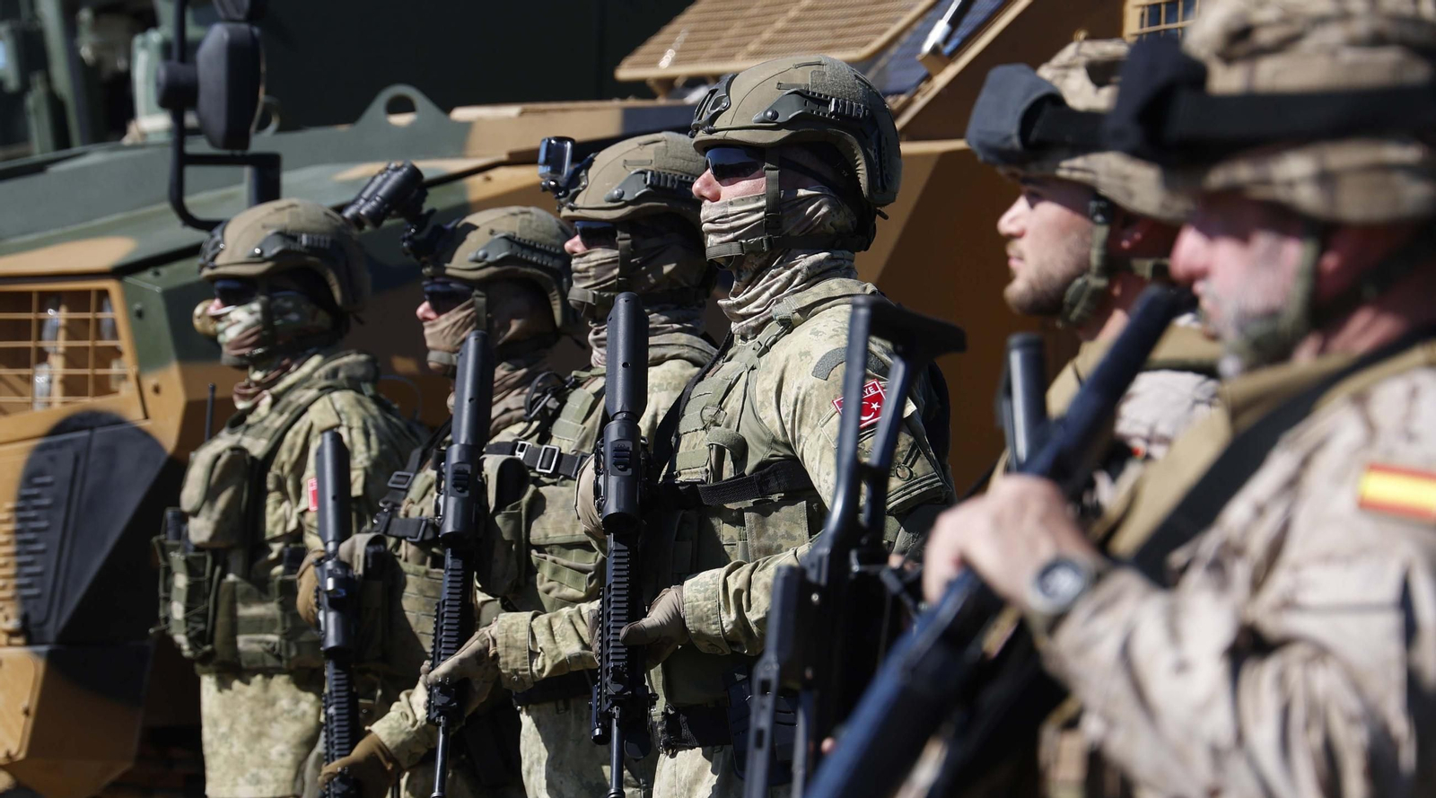 Las fotos del espectacular ejercicio de la Armada y la OTAN en el Retín