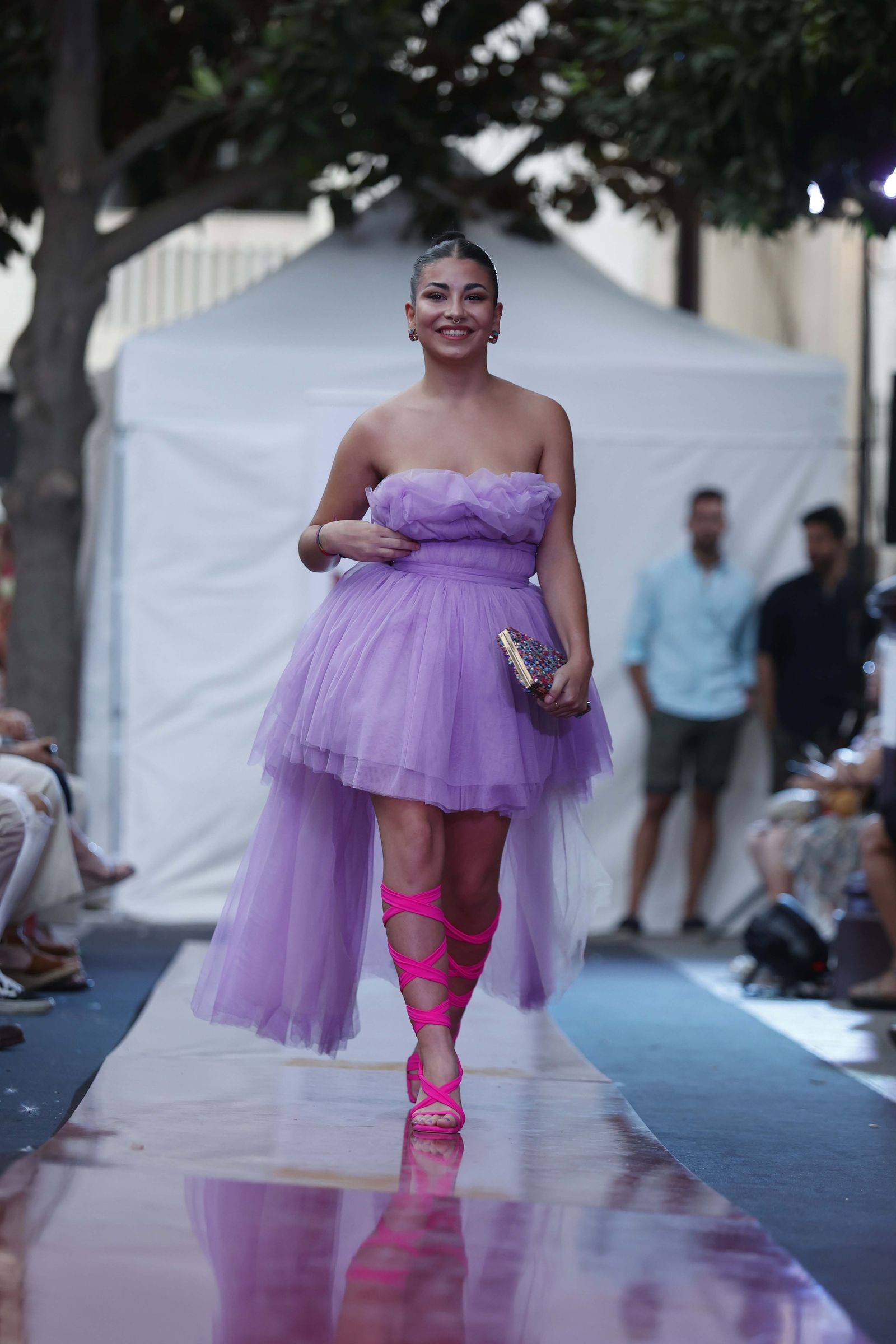 Las imágenes del Desfile de Jóvenes Diseñadores en la Plaza de la Magdalena