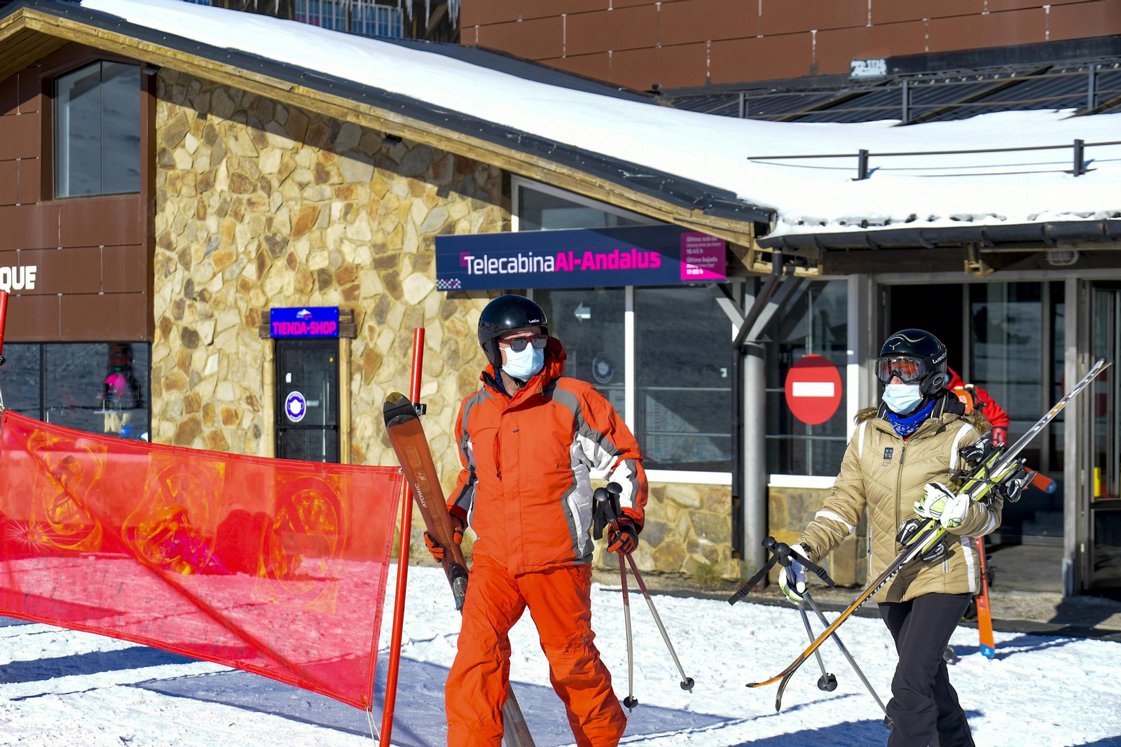 Fotos: así fue el primer día de la temporada de esquí en Sierra Nevada