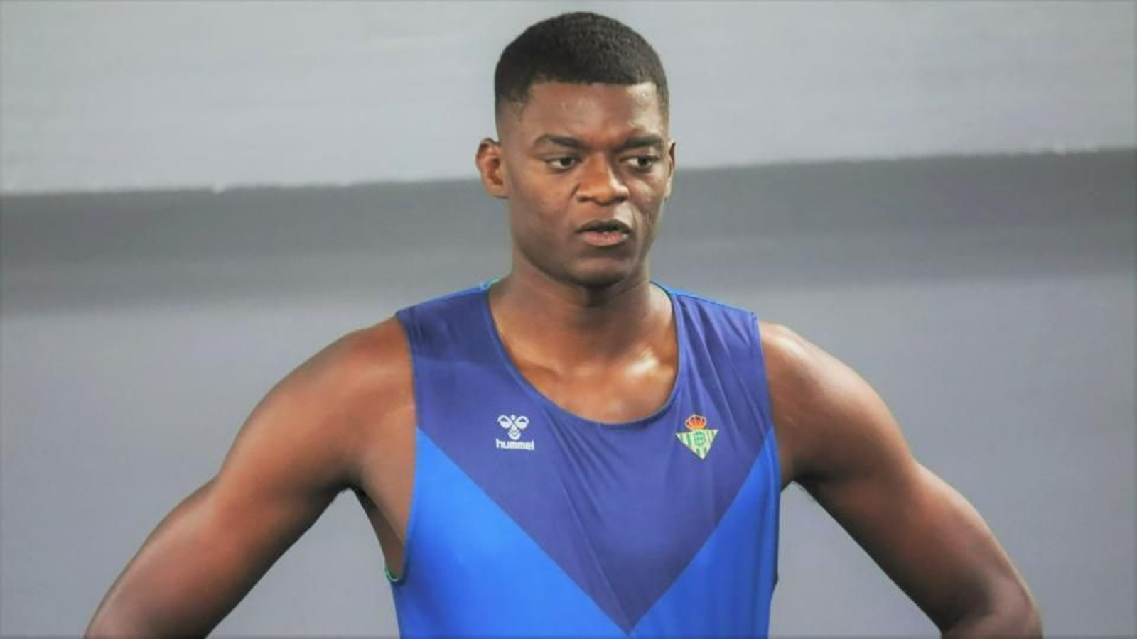 Yannick Nzosa, en un entrenamiento del Coosur Betis.