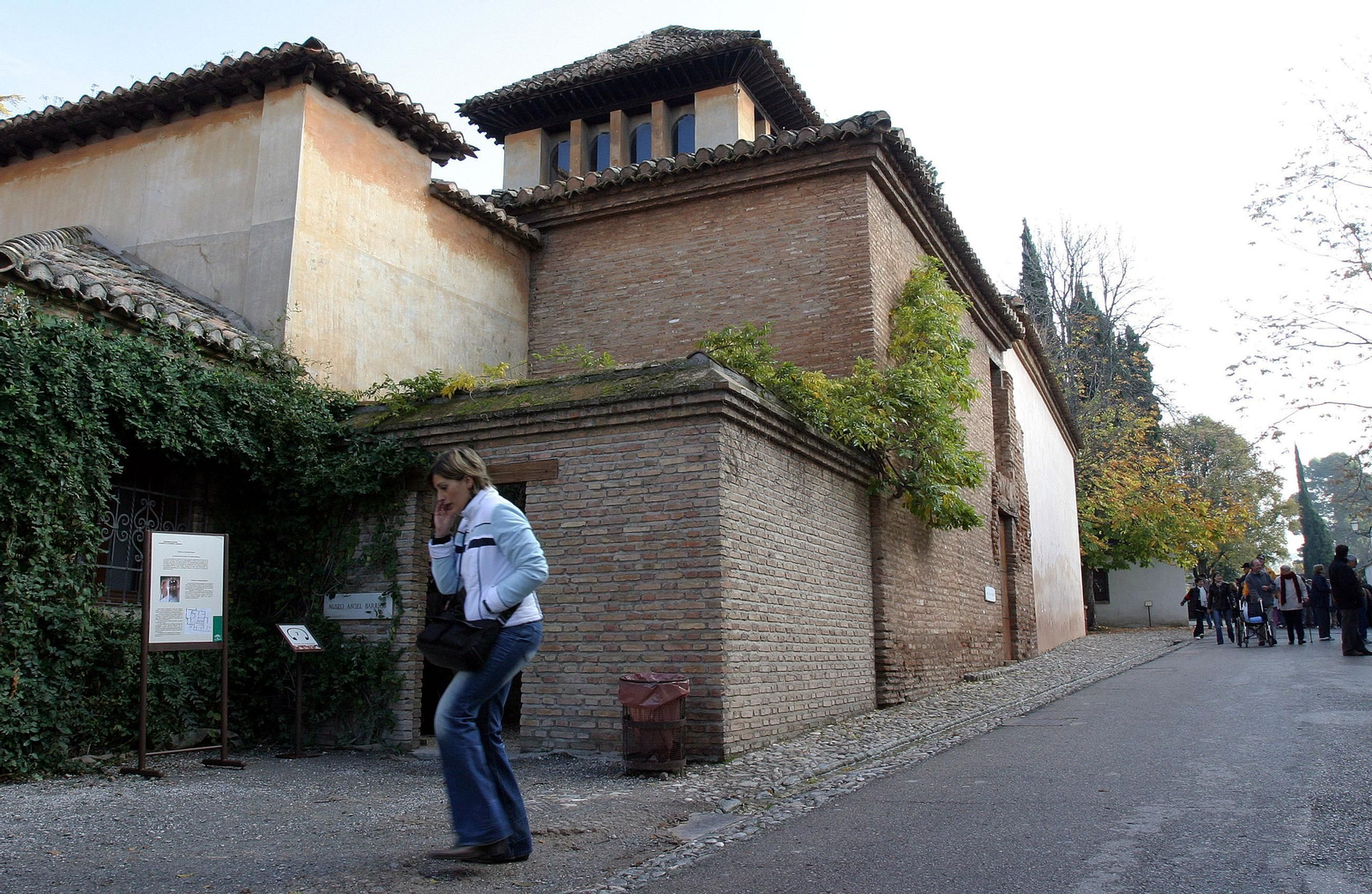 La antigua taberna se ubicaba en la Calle Real de la Alhambra, donde ahora se encuentra el museo Ángel Barrios.