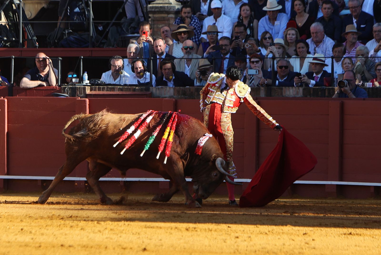 Imágenes de la corrida de toros en la Feria de Sevilla 2023 con El Juli, Alejandro Talavante y Tomás Rufo