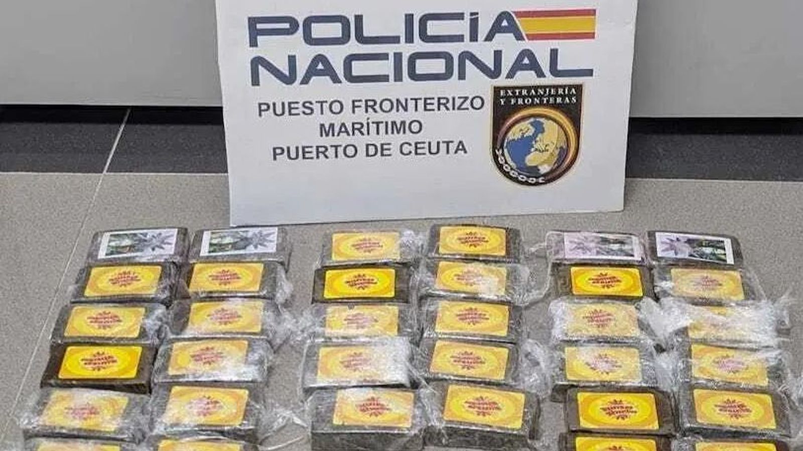 Tres mujeres cargadas de hachís, detenidas en el puerto de Ceuta.