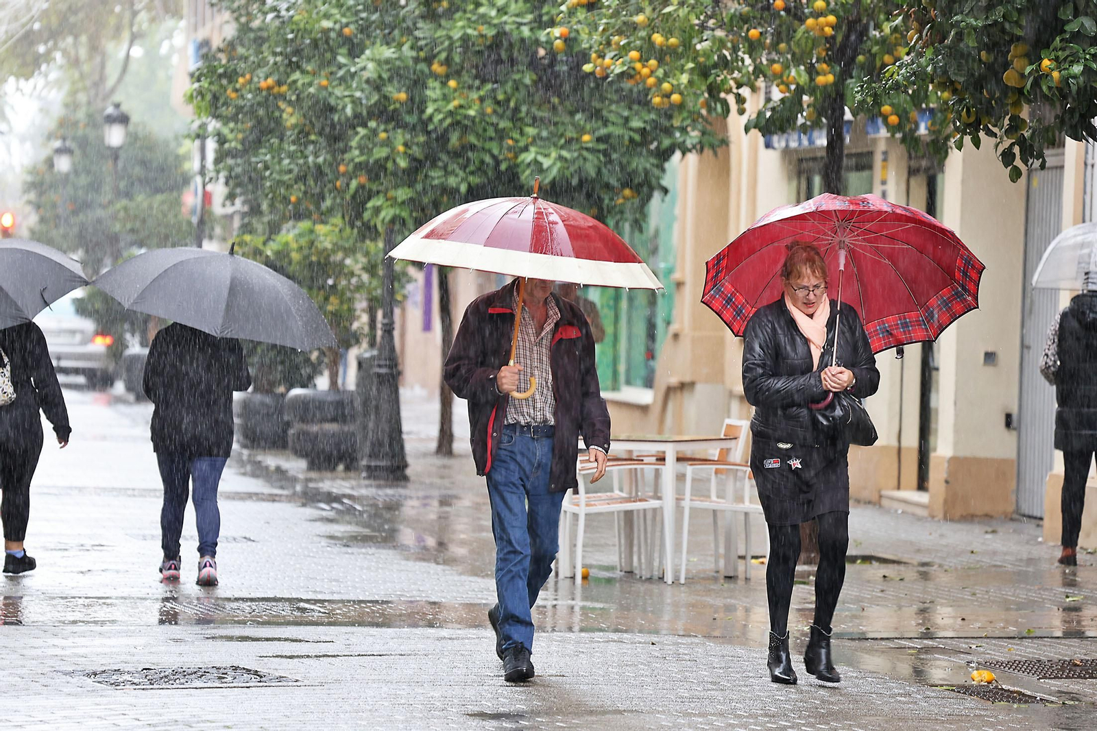 Imágenes de la lluviosa mañana en Huelva