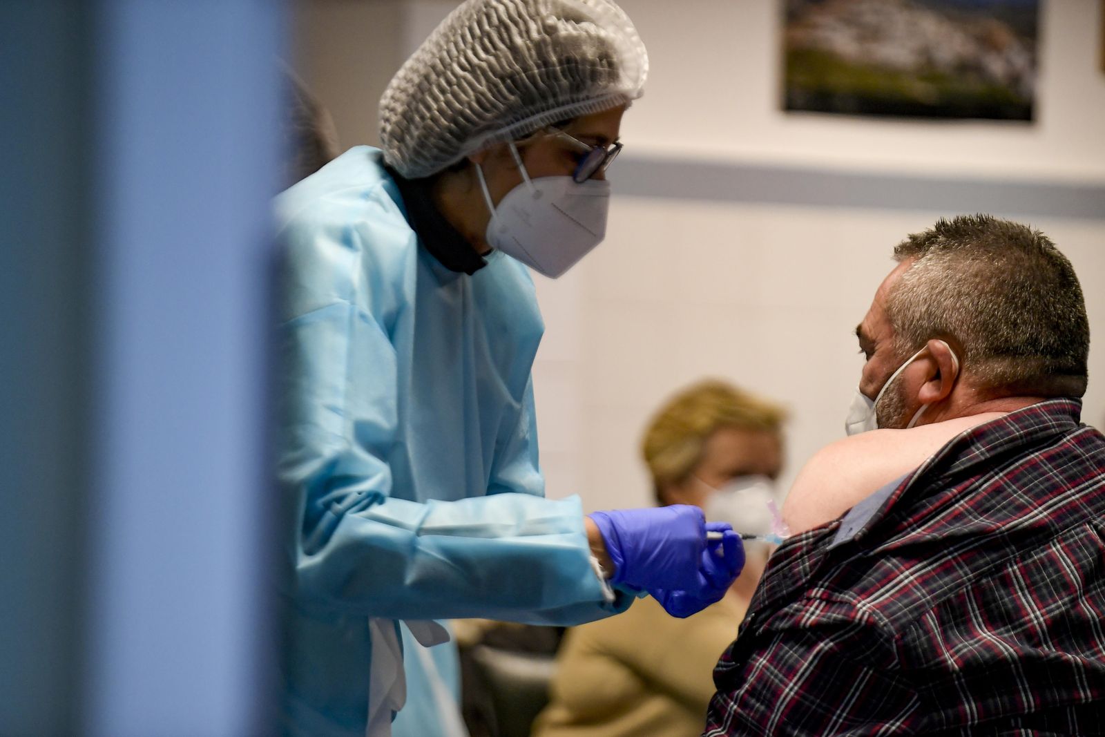 Vacunación de una persona en Armilla