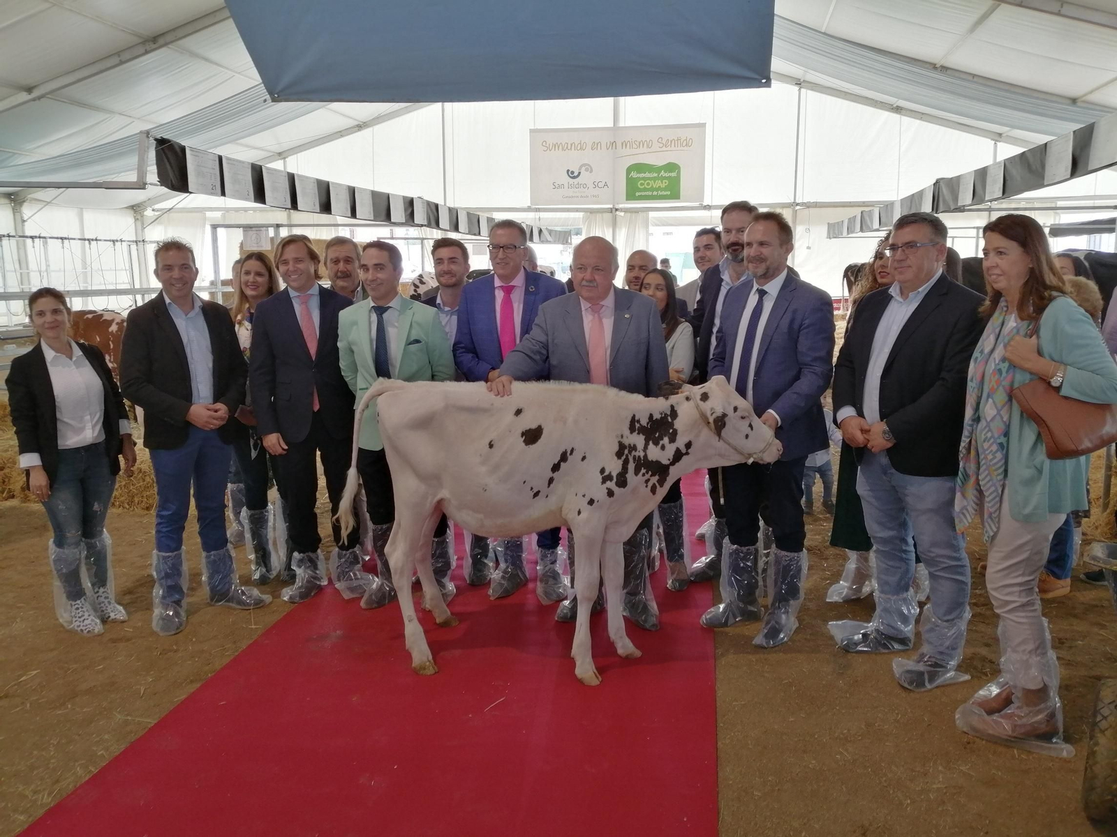 Las autoridades, durante la inauguración de la feria.