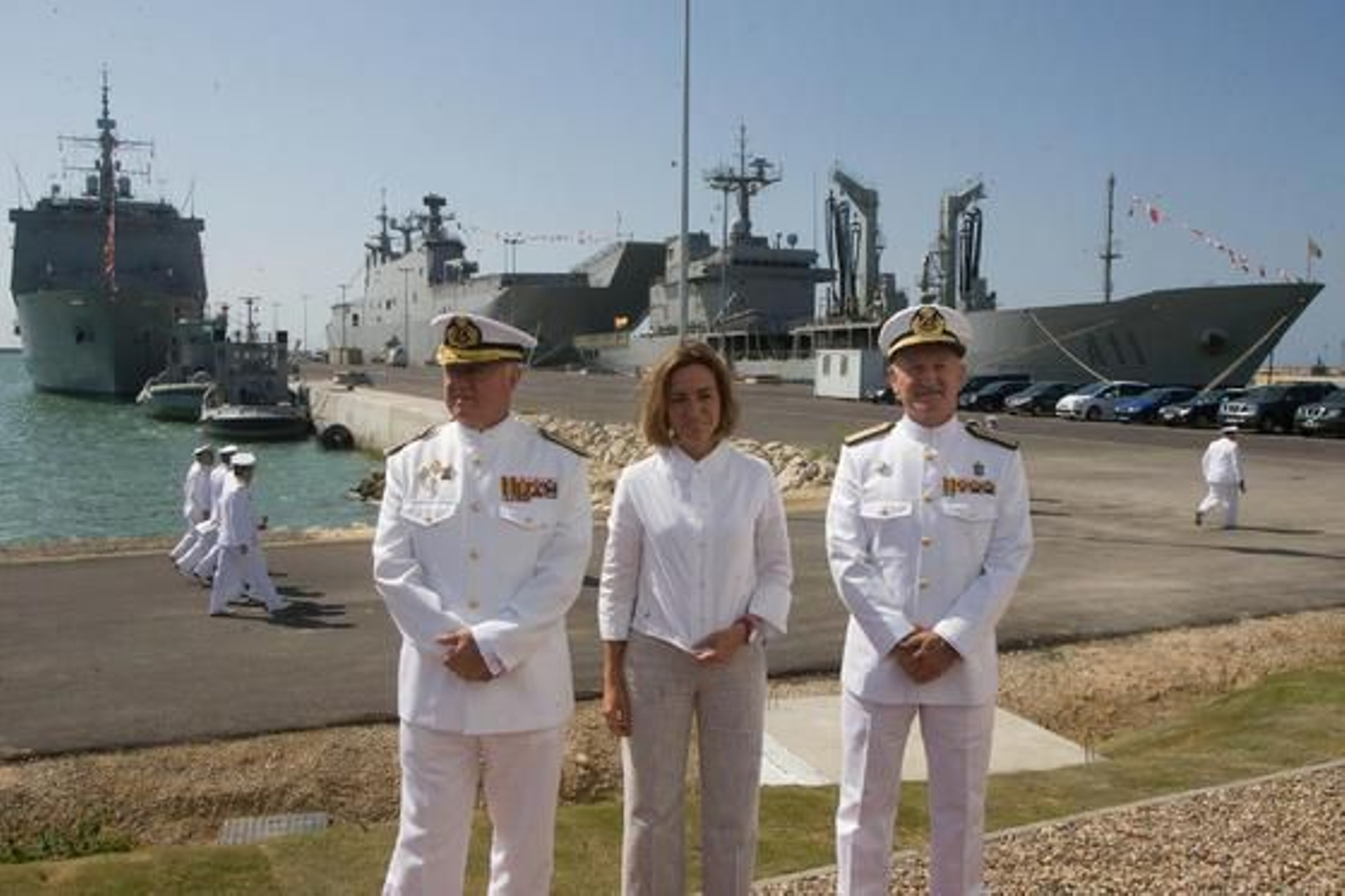 La ministra Chacón inaugura el muelle 4 de la base de Rota y preside la entrega del BAM ´Meteoro´

Foto: Borja Benjumeda