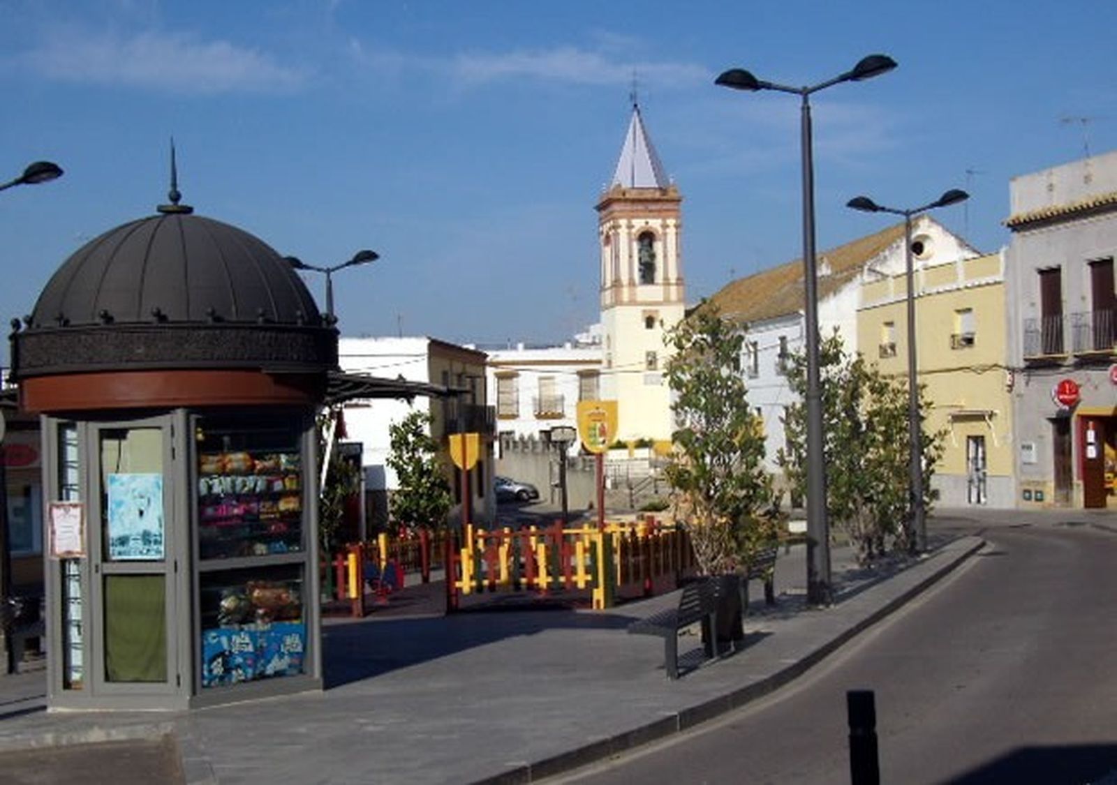 El alcalde de la localidad sevillana de Los Molares anunció el cierre de todos los bares