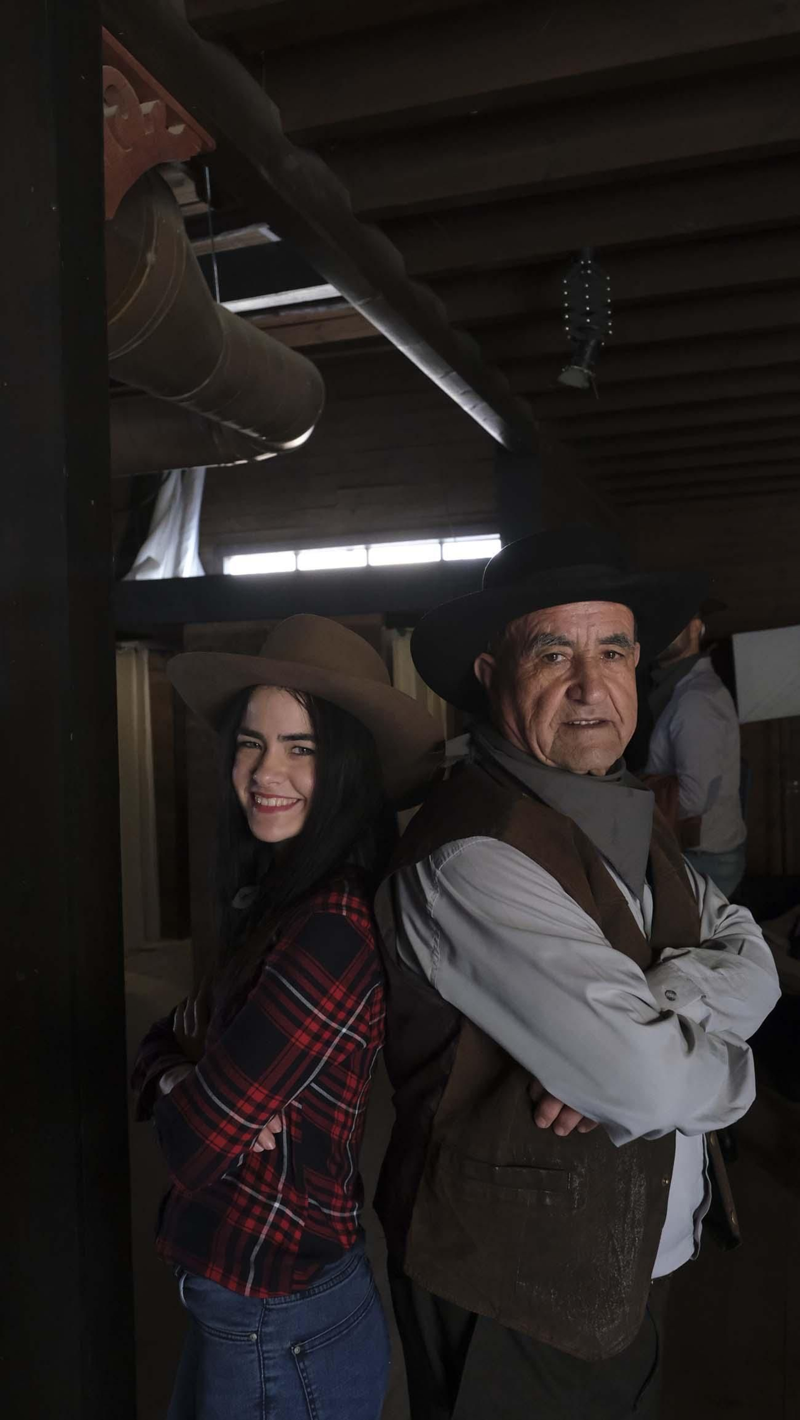 Fotos del rodaje de un videoclip de Coyote Dax, en el MiniHollywood Oasys de Tabernas