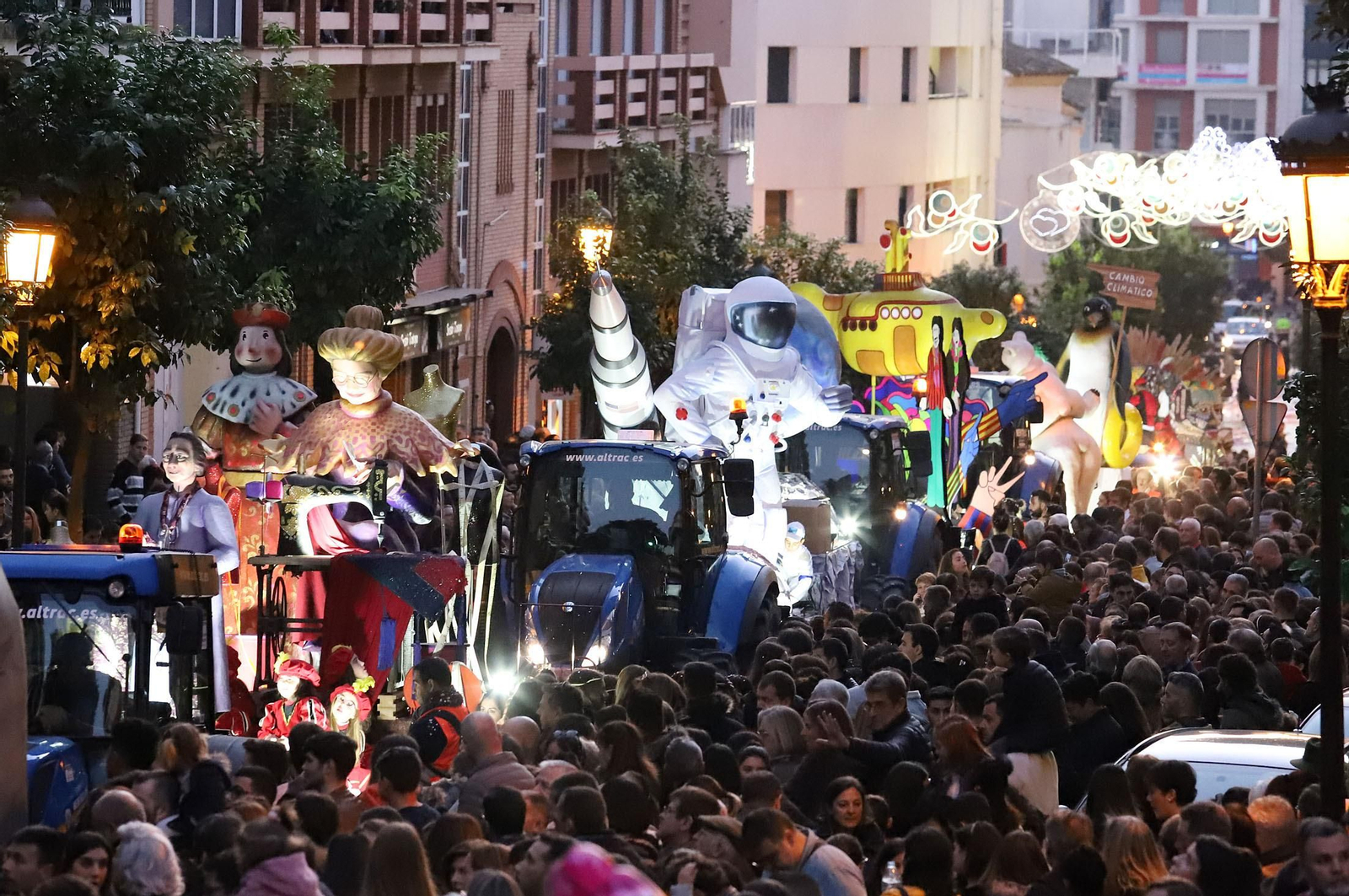 Imágenes de la cabalgata de los Reyes Magos de Huelva