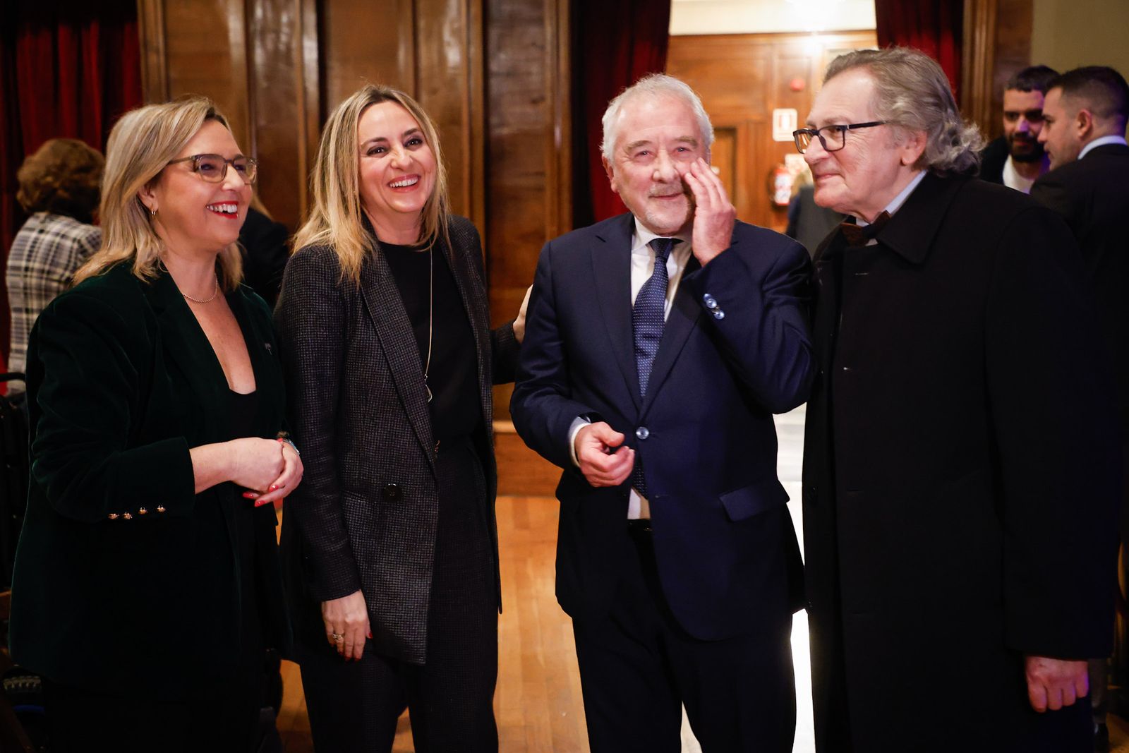 Entrega de las tapas de pregonero de la Semana Santa 2026 a Tito Ortiz