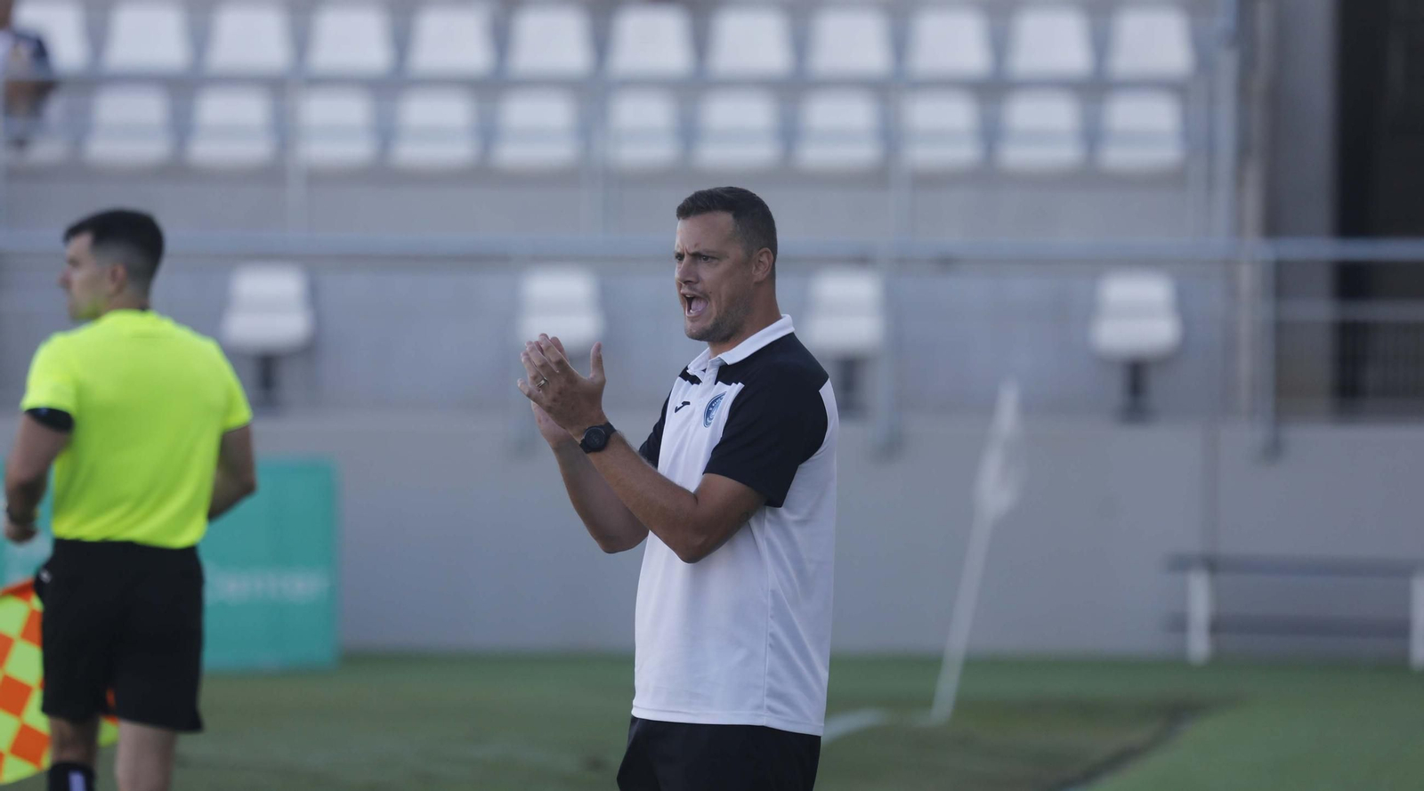 Las fotos del Balona - Estepona de pretemporada en el Ciudad de La Línea (1-1)
