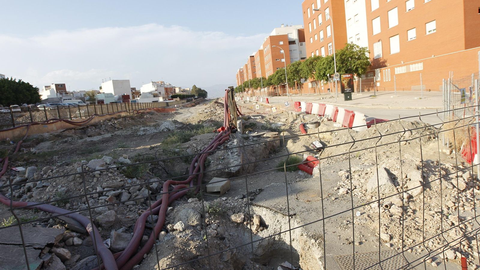 Reposición de tuberías y servidumbres en la calle Mariana Pineda