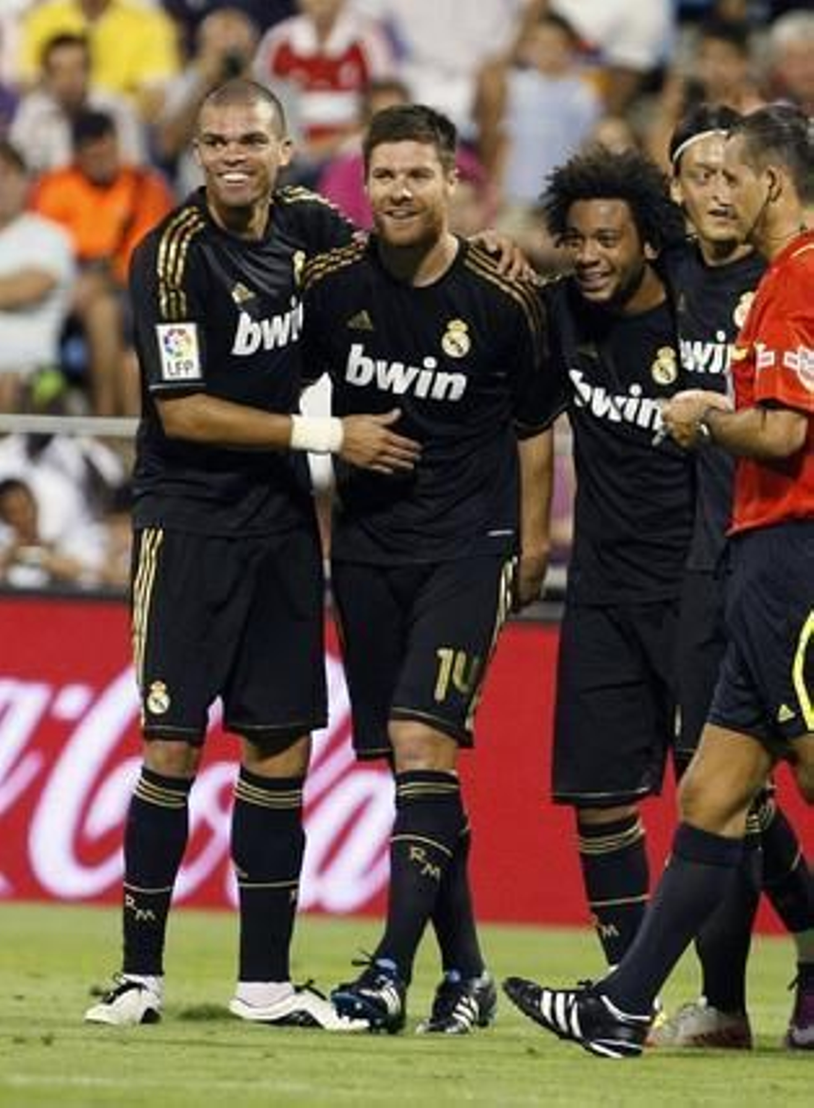 Los de Mourinho se estrenan con una cómoda y abultada victoria.

Foto: EFE