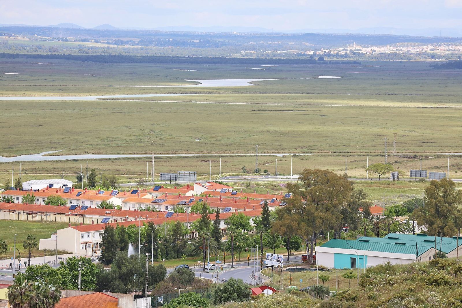 Barrio de Cardeñas, a la derecha espacio destinado a los aparcamientos.