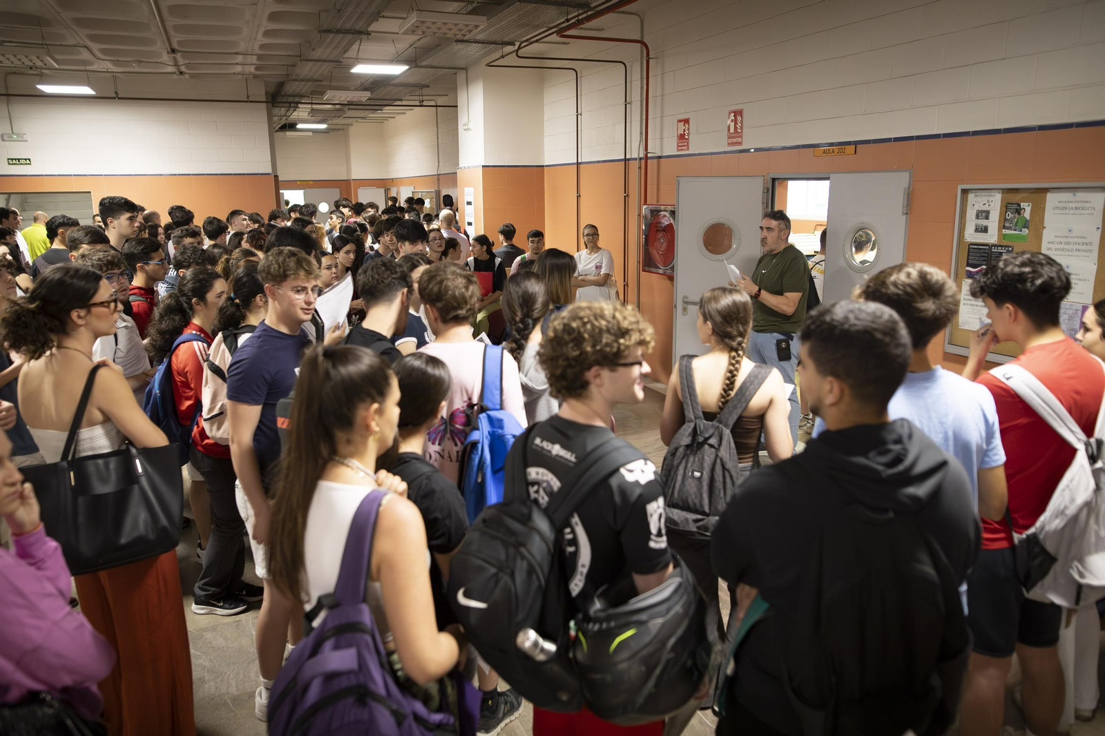 El primer día de Selectividad en Granada, en imágenes