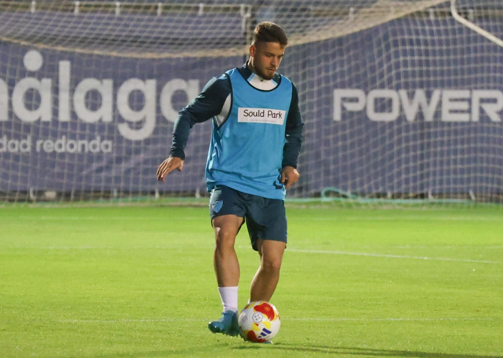 El Málaga CF prepara la cita de Copa ante el Estepona con los menos habituales apretando