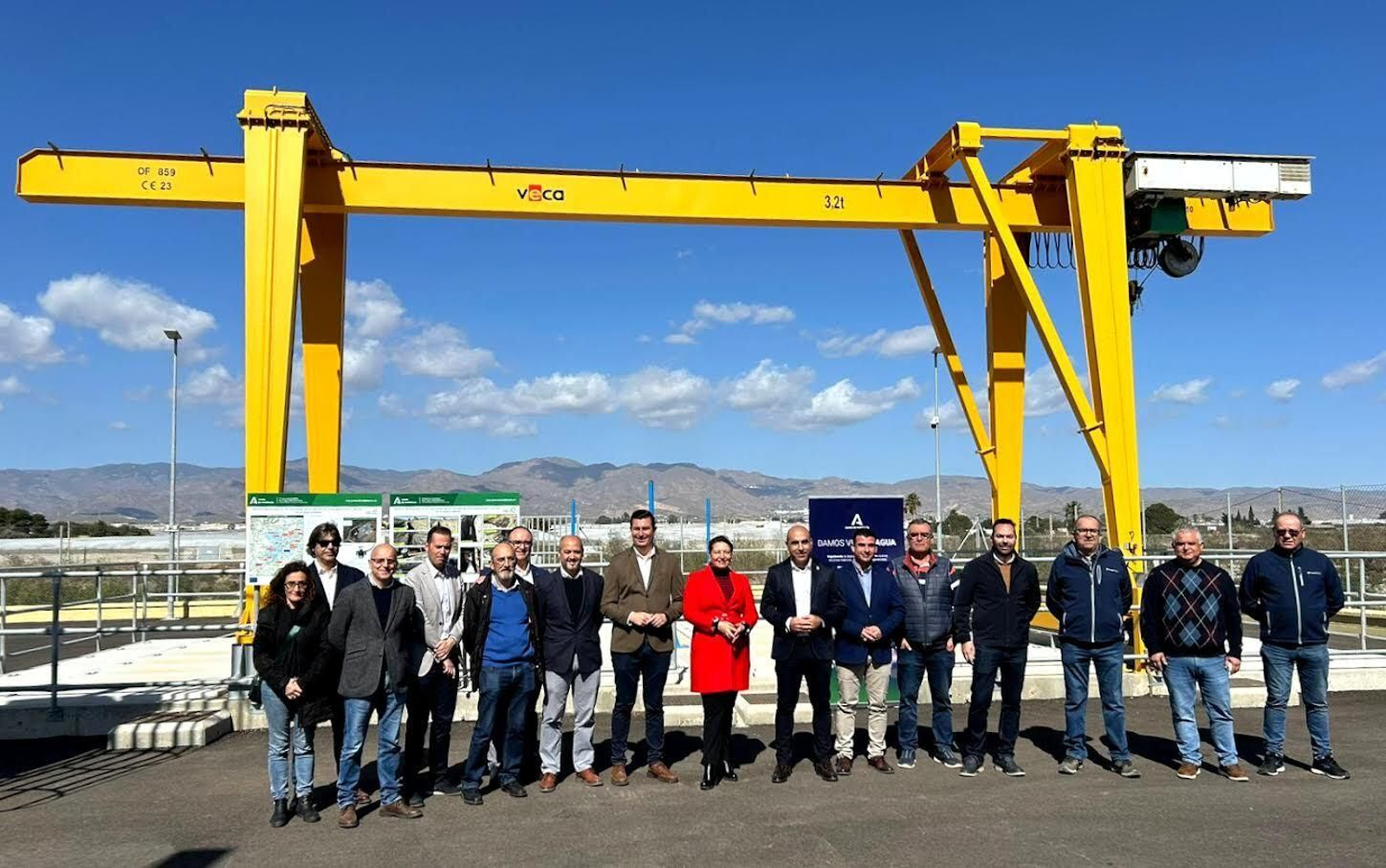 Autoridades en la inauguración de  este viernes