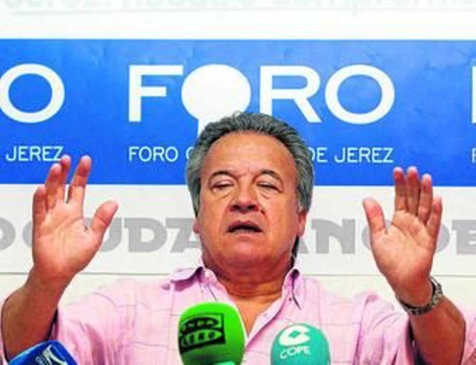 Pedro Pacheco, ayer, en rueda de prensa en la sede del Foro Ciudadano de Jerez. Pedro Pacheco, ayer, en rueda de prensa en la sede del Foro Ciudadano de Jerez.