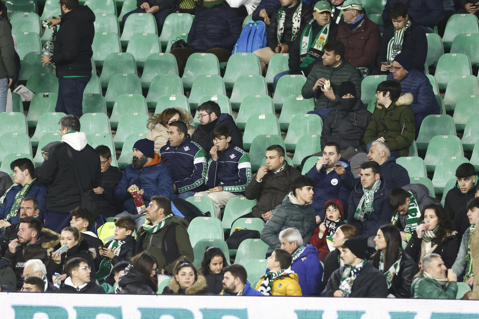 Búscate en las fotos del Betis-Osasuna