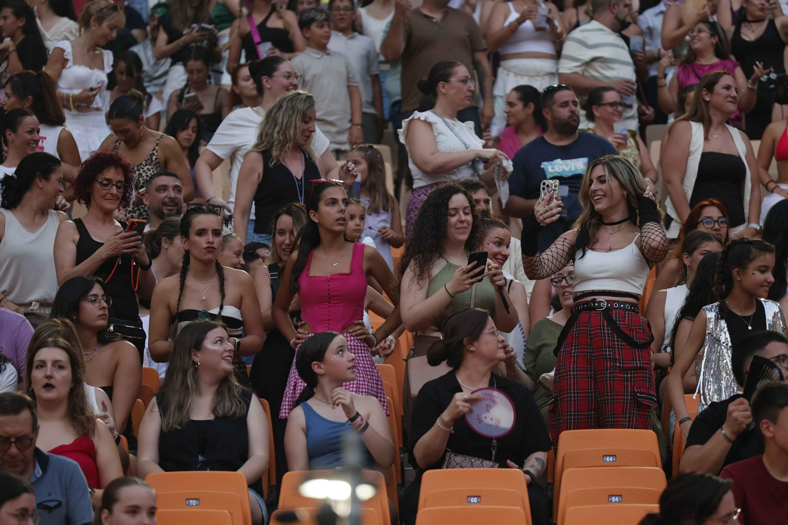 Búscate en el concierto de Lola Índigo