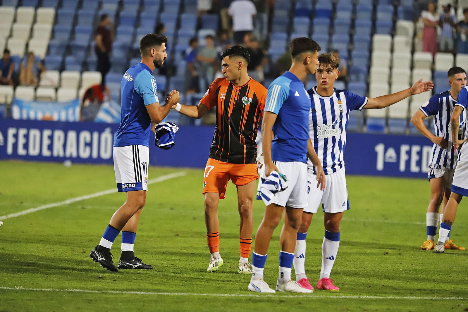 Imágenes del encuentro entre el Recreativo de Huelva y el Antequera CF