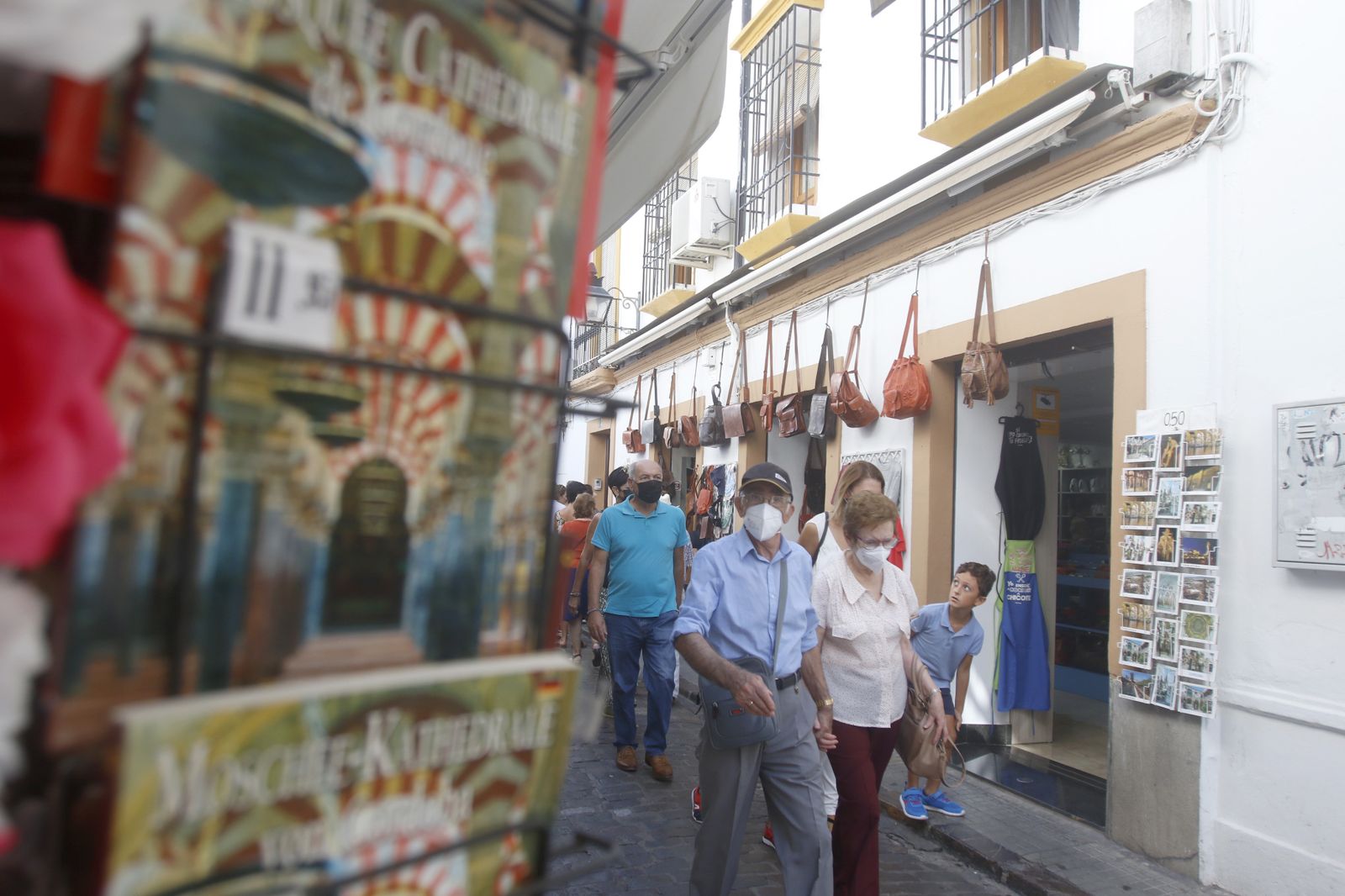 Lleno al completo en Córdoba en el puente del Pilar