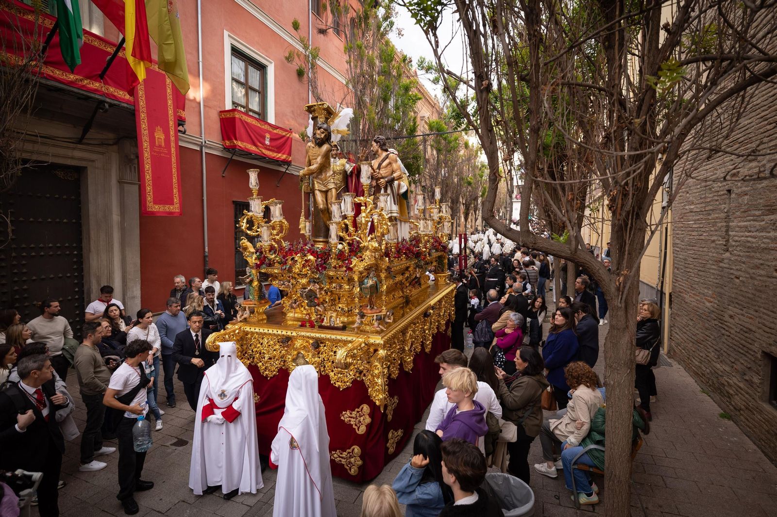 Las mejores fotos del nuevo recorrido por el Realejo de la procesión de la Aurora en el Jueves Santo de Granada