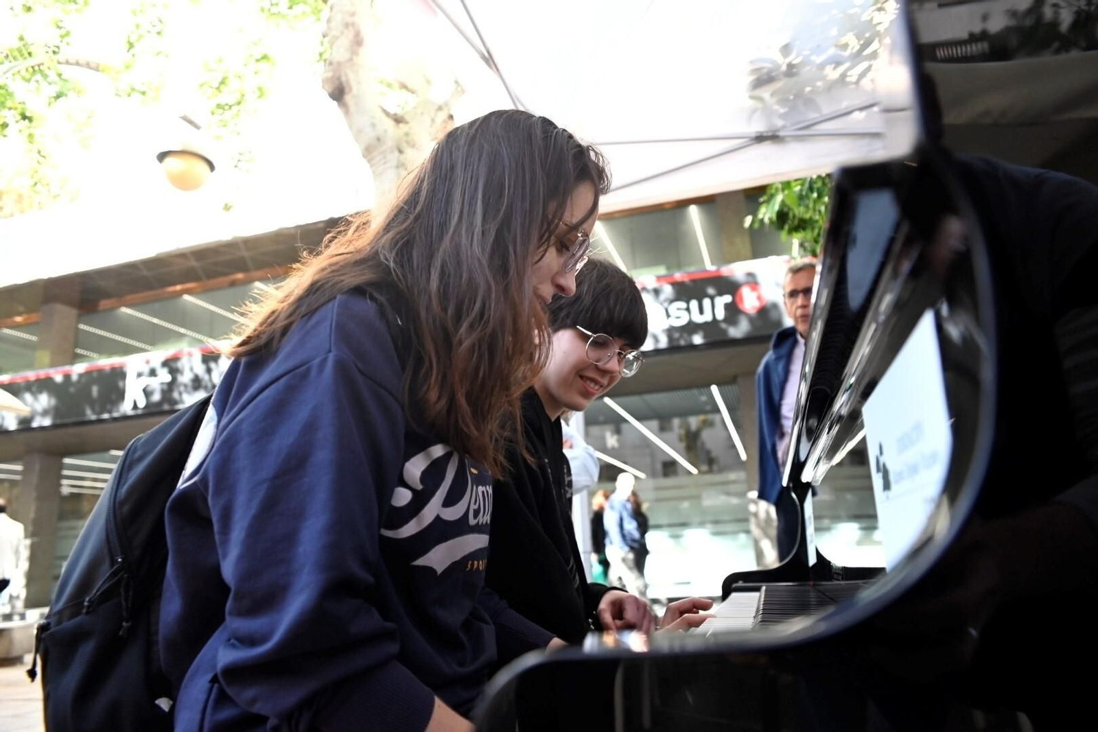 'Pianos en la calle' llena el centro de Córdoba de música, en imágenes