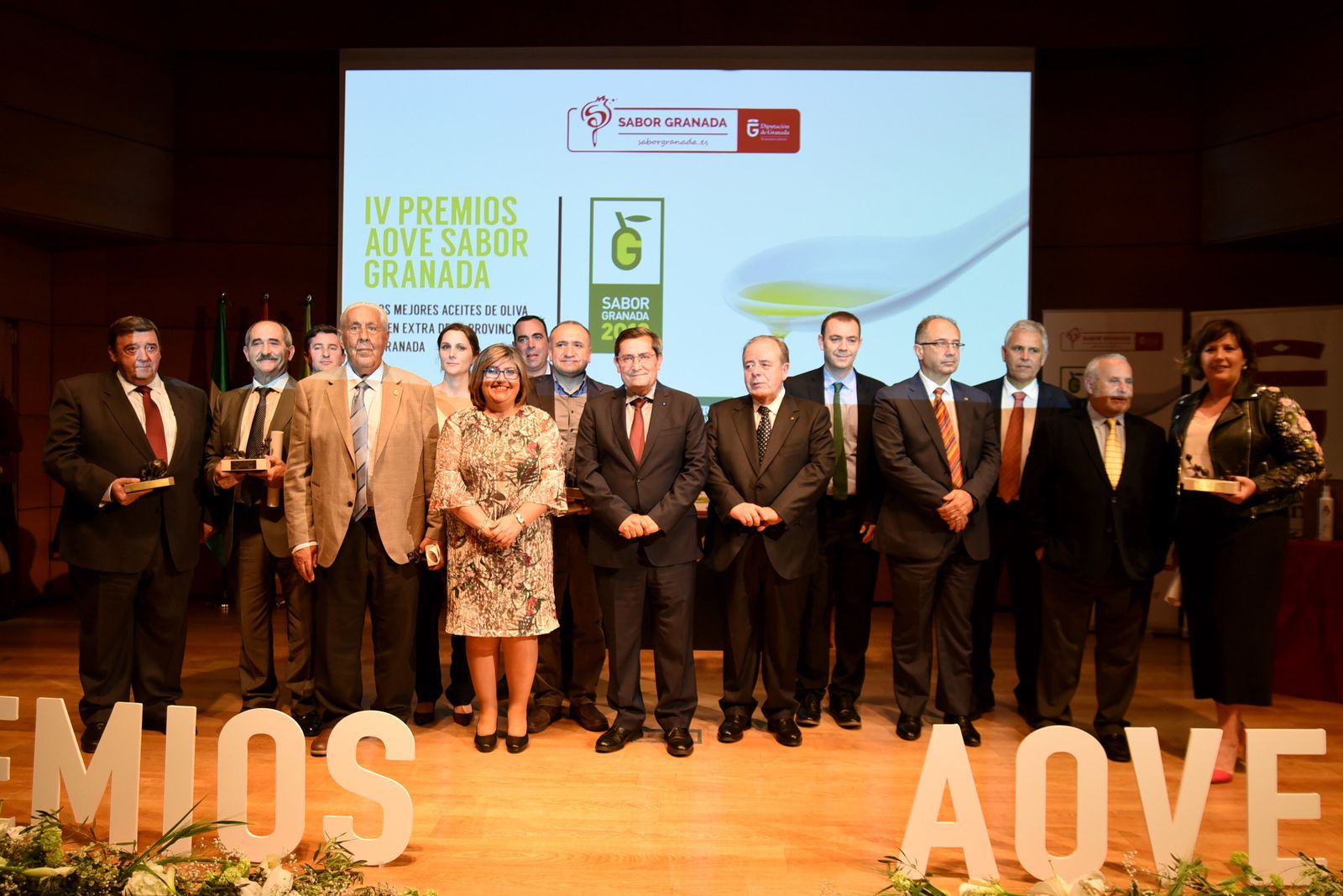 Acto de entrega de los Premios 'Sabor Granada' en la Caja Rural, patrocinadora del evento.