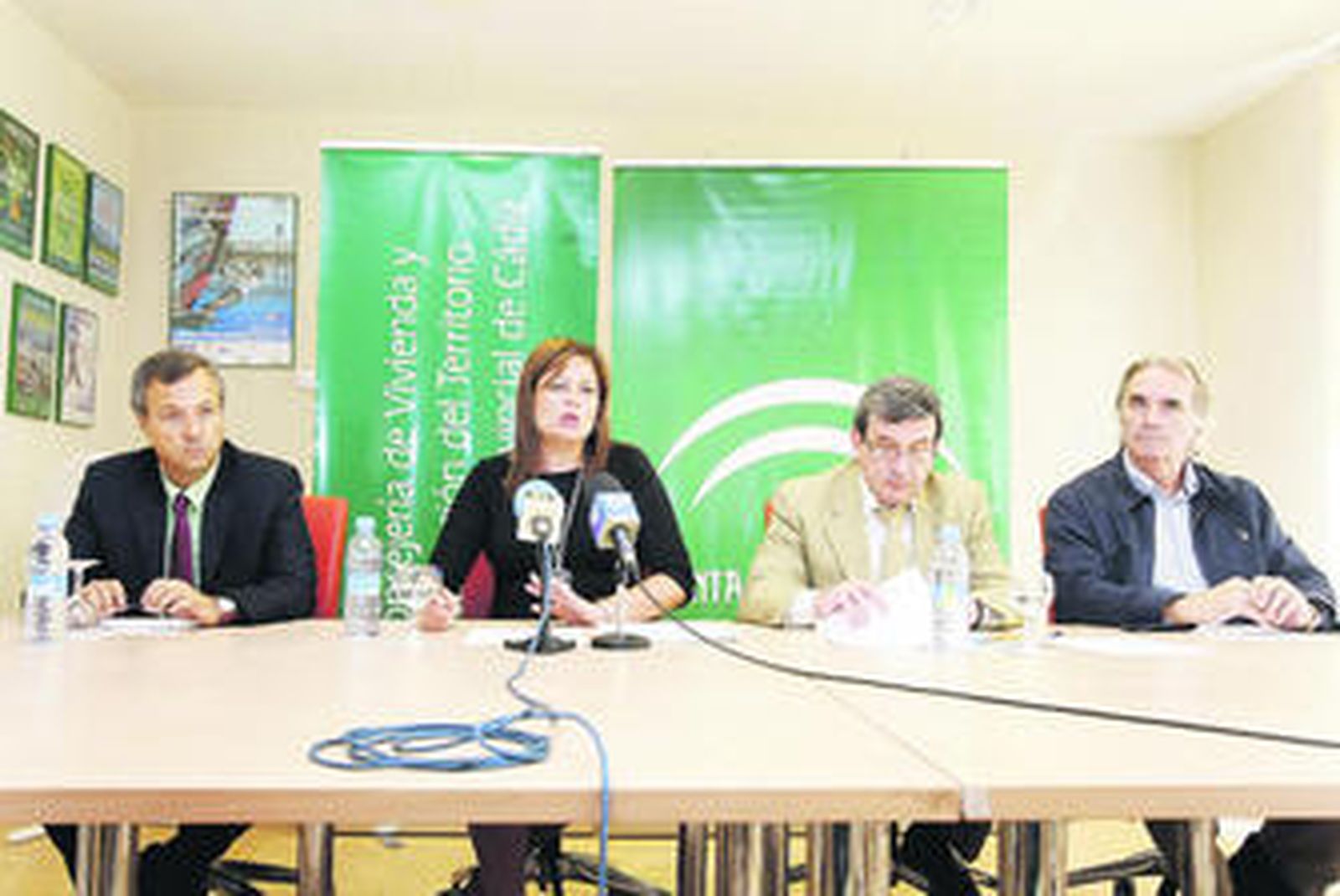 La delegada provincial Silvia López, junto a Luis García Garrido, Felipe Márquez y Eduardo Blanco (UCA).