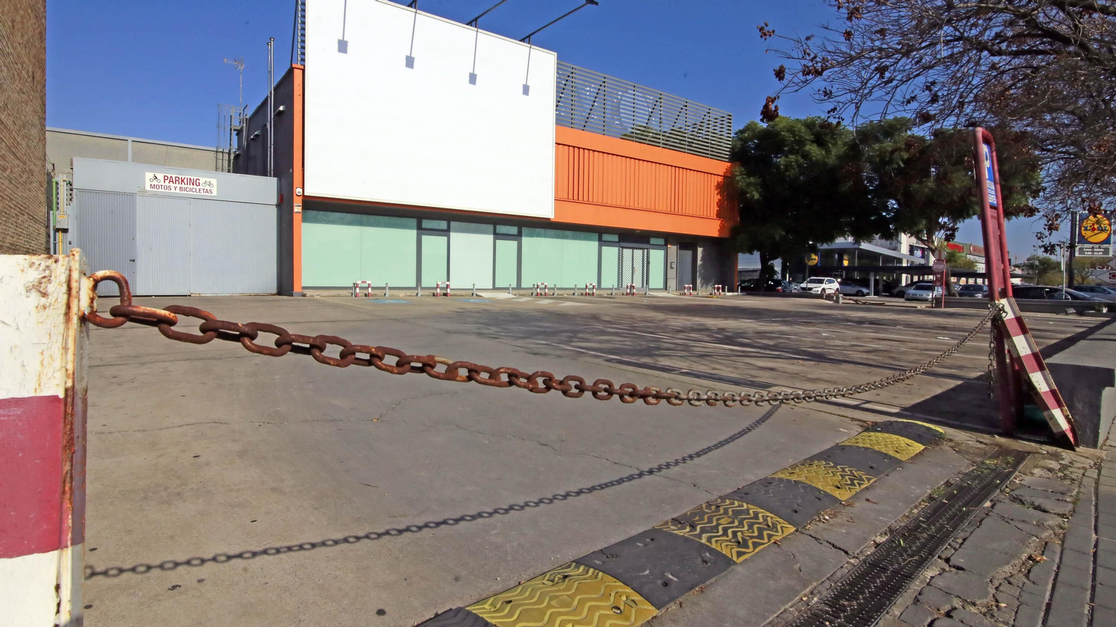 El gimnasio VivaGym, cerrado a cal y canto.