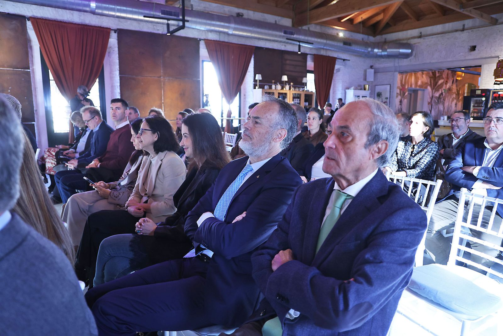 Fotografías del Foro Gerardo Rojas con la intervención de Arturo Gonzalo Aizpiri Consejero Delegado de Enagás