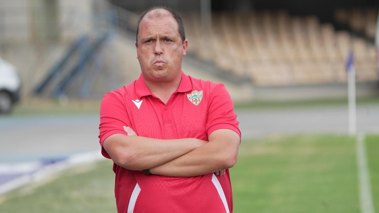 Alberto Lasarte, contrariado durante el encuentro del equipo en El Chapín.