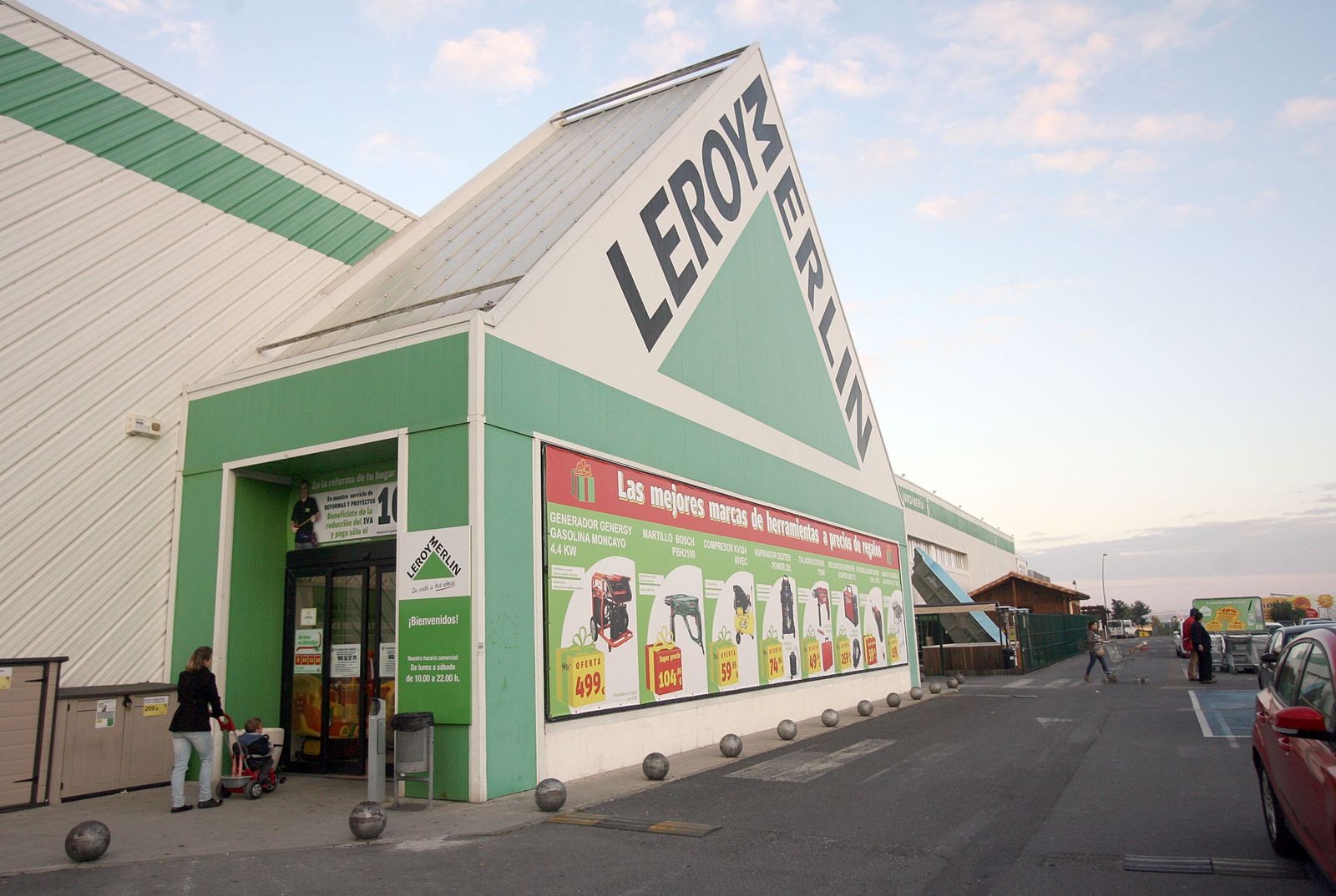 Entrada de un Leroy Merlin.