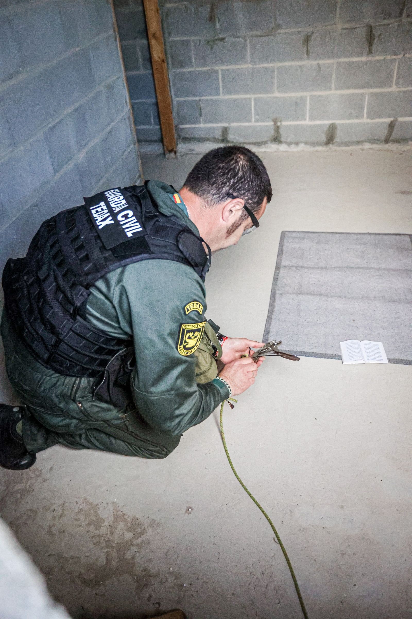 Fuerzas Armadas: Así se adiestran los equipos de desactivación de explosivos en Cádiz